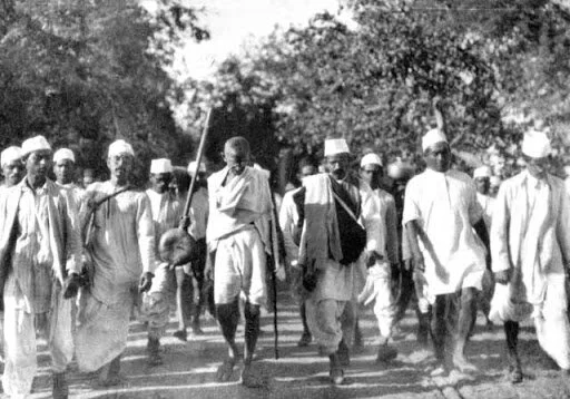 Dandi March, led by MK Gandhi© commons.wikimedia.org