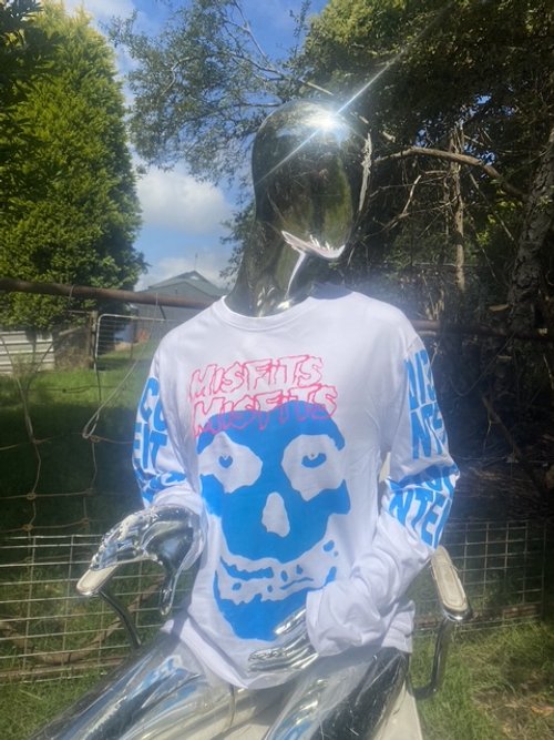 DISCONTENT MISFITS. T-SHIRT