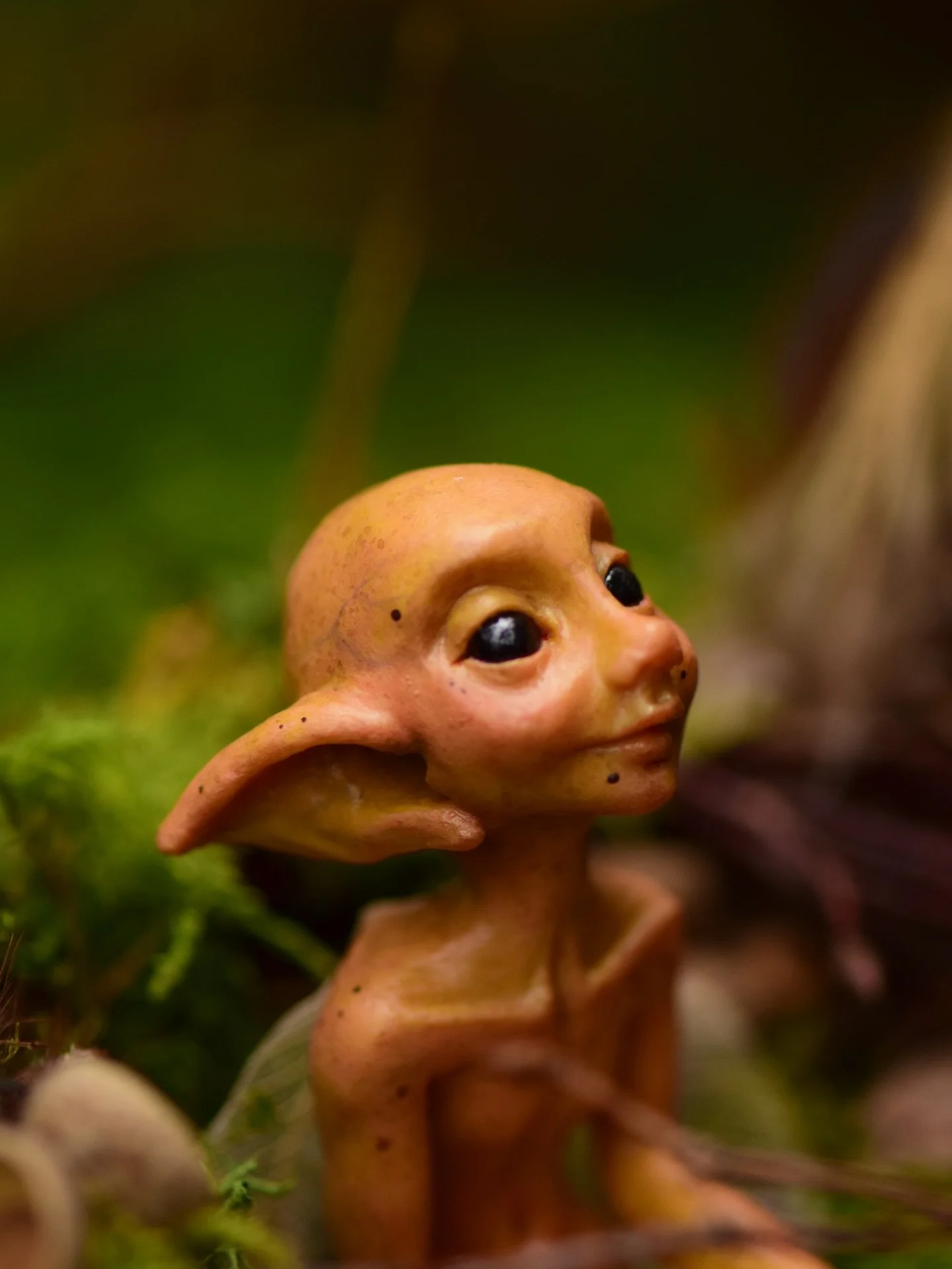 Hello friends 🖤 I&rsquo;d like to introduce a new Faerie from The Forest Children, her name is Nula 🖤 Nula will be looking for a human to adopt on the weekend at @karenkayfairy Glastonbury Faerie Weekend 🧚🏻 
All of the Forest Children who will be