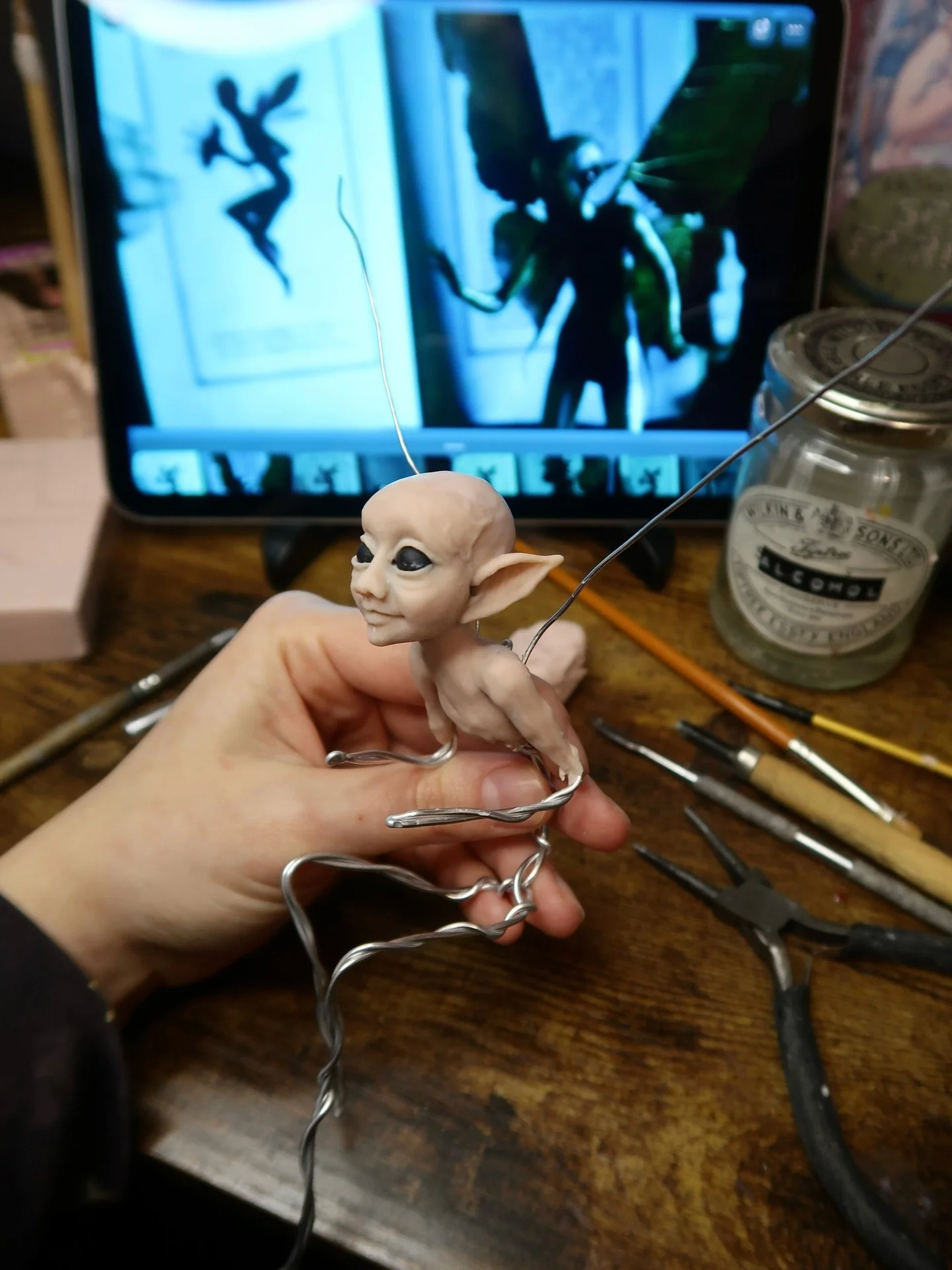 I&rsquo;ve started sculpting one of the fairies from Pan&rsquo;s Labyrinth.

This film is very close to my heart and has stayed with me for a very long time since I watched it many times as a teenager and always felt deeply drawn to the strange, beau