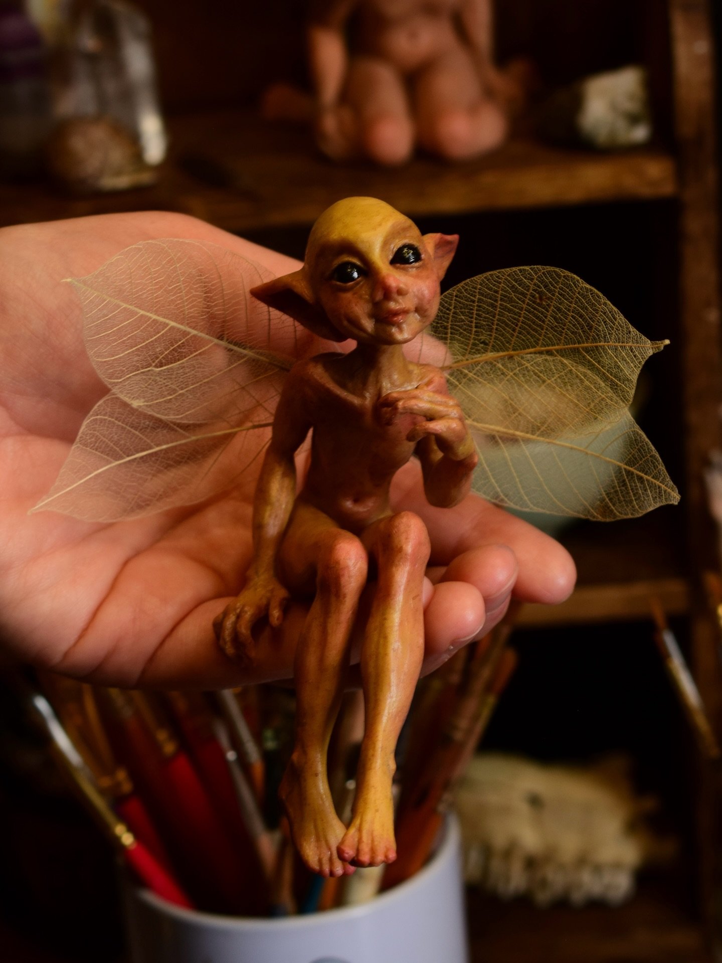 A tiny curious soul 🖤
Meet her properly soon 🧚🏻 

#fantasy #fantasyart #fairyart