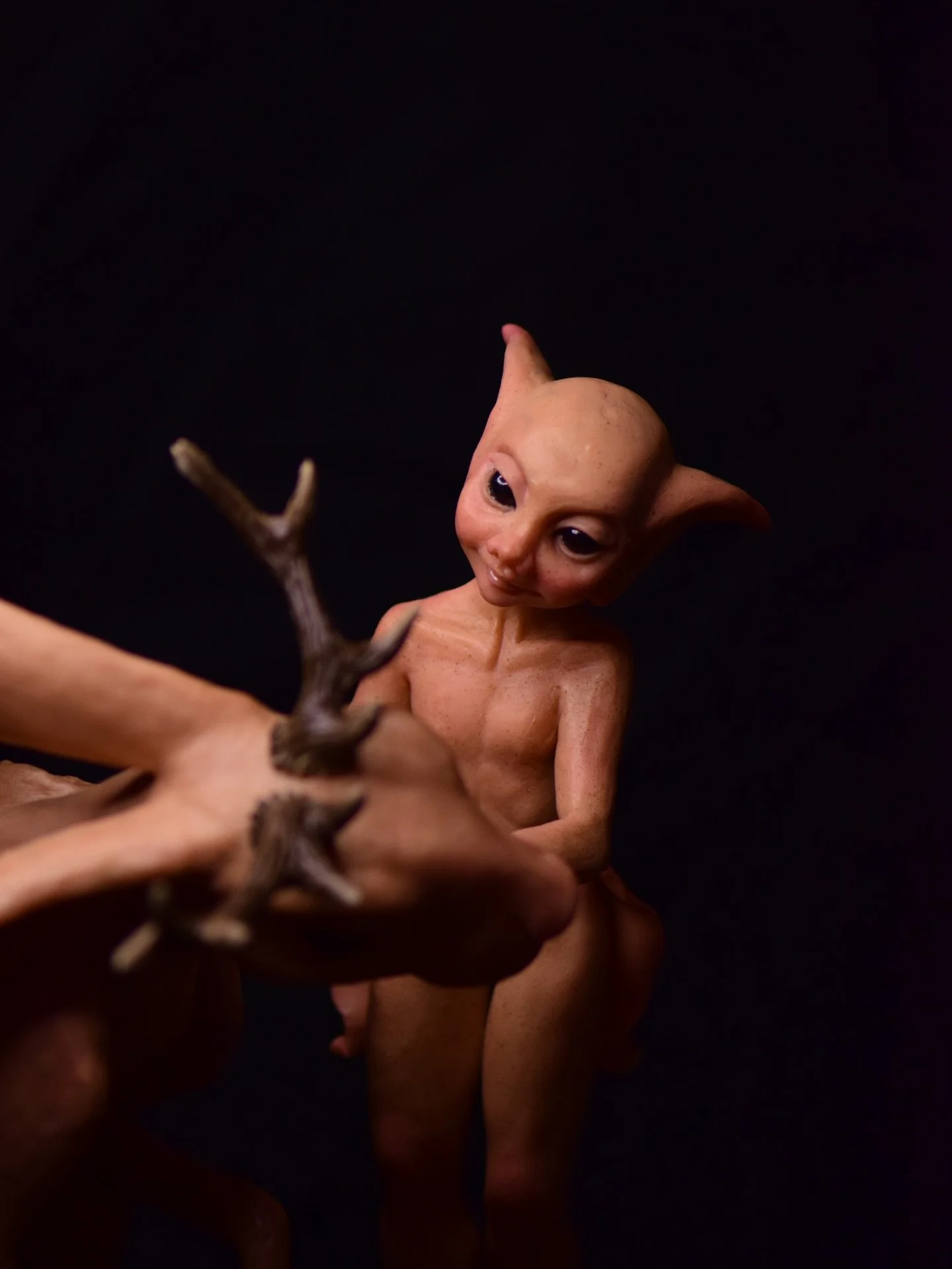 Seren and the Creature 🖤 one of my favourite sculptures so far, the whole piece is just full of emotion, I can get totally lost looking at it while sat in my office. 
What do you think of this piece? I&rsquo;d love to know 🖤