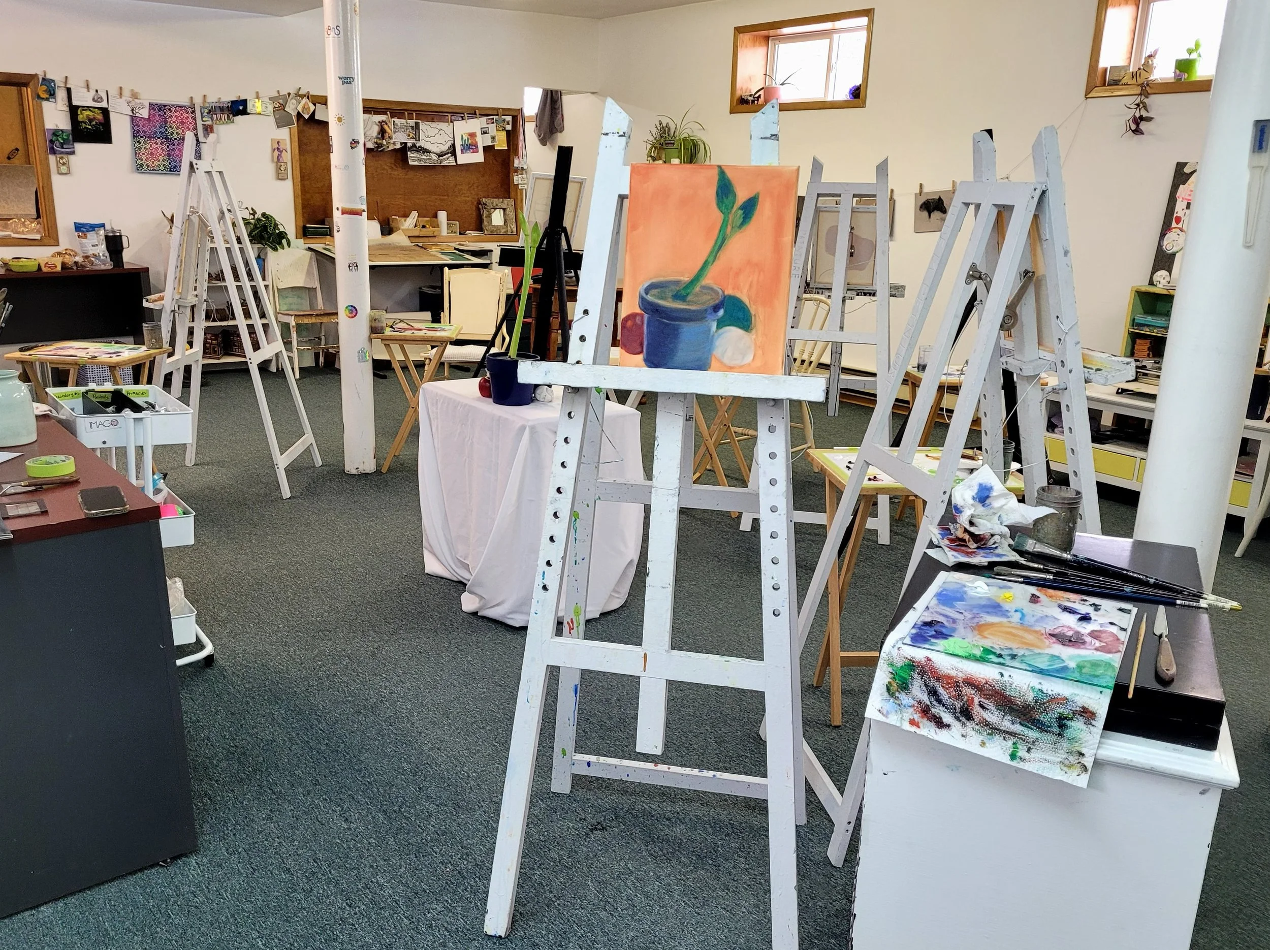 Still life oil painting workshop in the lesson studio.