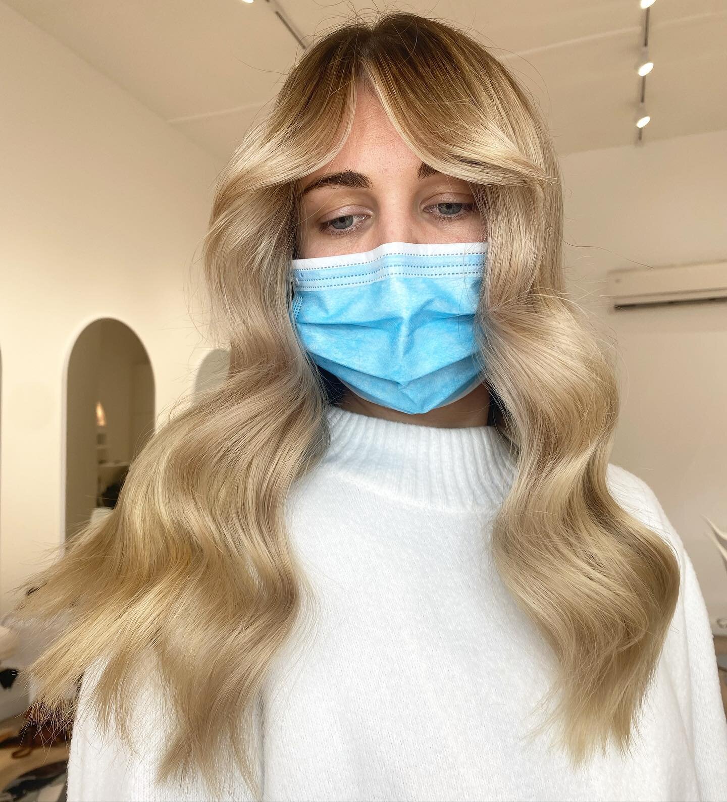 Reverse balayage 👼🏼

Kate has been a full head of foils for as long as I&rsquo;ve known her, but today we decided to soften her roots and take her to a beautiful lived in / low maintenance balayage. We opted for a subtle but bright face frame so sh