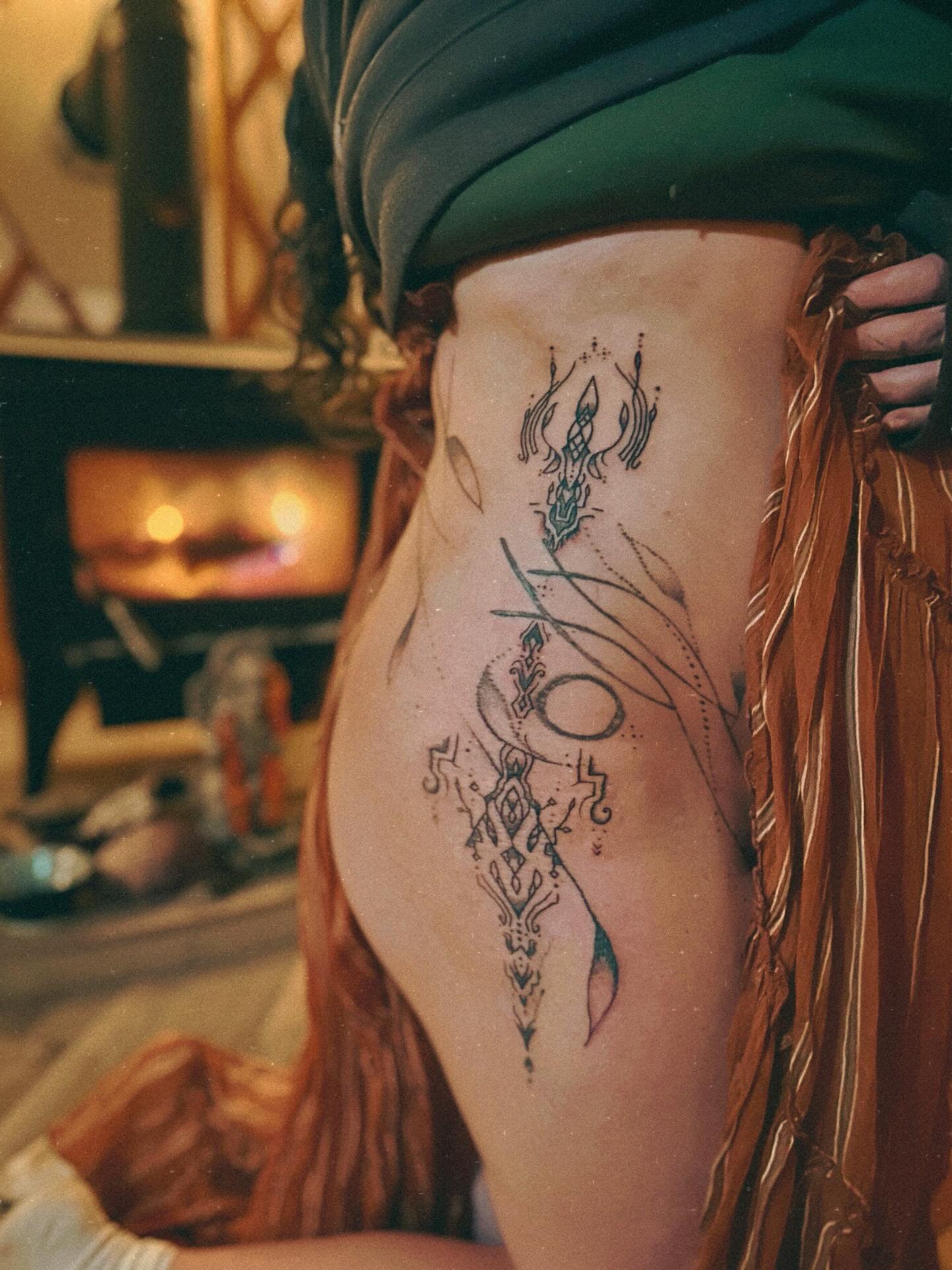 Honoring Cailen🌿

Many years ago Cailen and I watered a seed of intention. The flow of ink, prayer and ritual gave birth to a process of becoming. Secretly these waters swirled and spiraled into the roots of an inner growing tree. Kidney qi nourishi