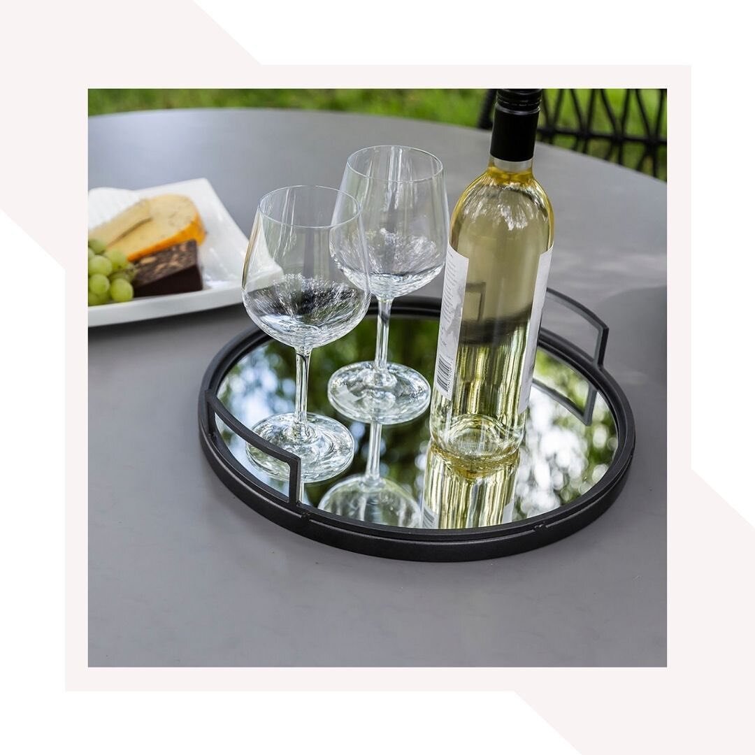 Friday is finally here! Cheers to the weekend everyone. It&rsquo;s been a long one and time to get our drinks on. 

#inspired_by_evelyn #fridayvibes #weekend #friyay #wineoclock #homedecor #trays #servingtray #homeaccents #patiotime