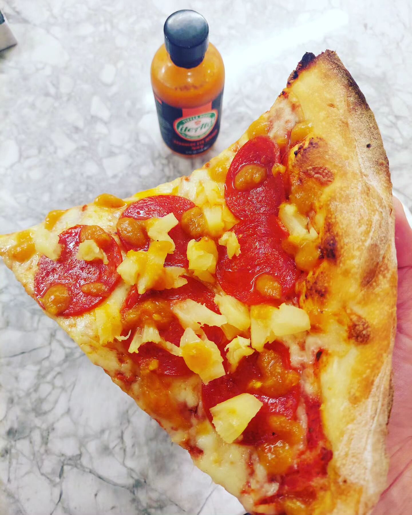 Add soke flavor to your pizza with our spiciest sauce, the orange Habanero Eye Opener Spicy 🍕🔥 
#Pizza #PineappleOnPizza #HabaneroHotSauce #OrangeHotSauce #HotSauce #SmallBatchHotSauce #CraftHotSauce #Flavor #Spice #FlavorAndSpice #FlavorUpgrade #F