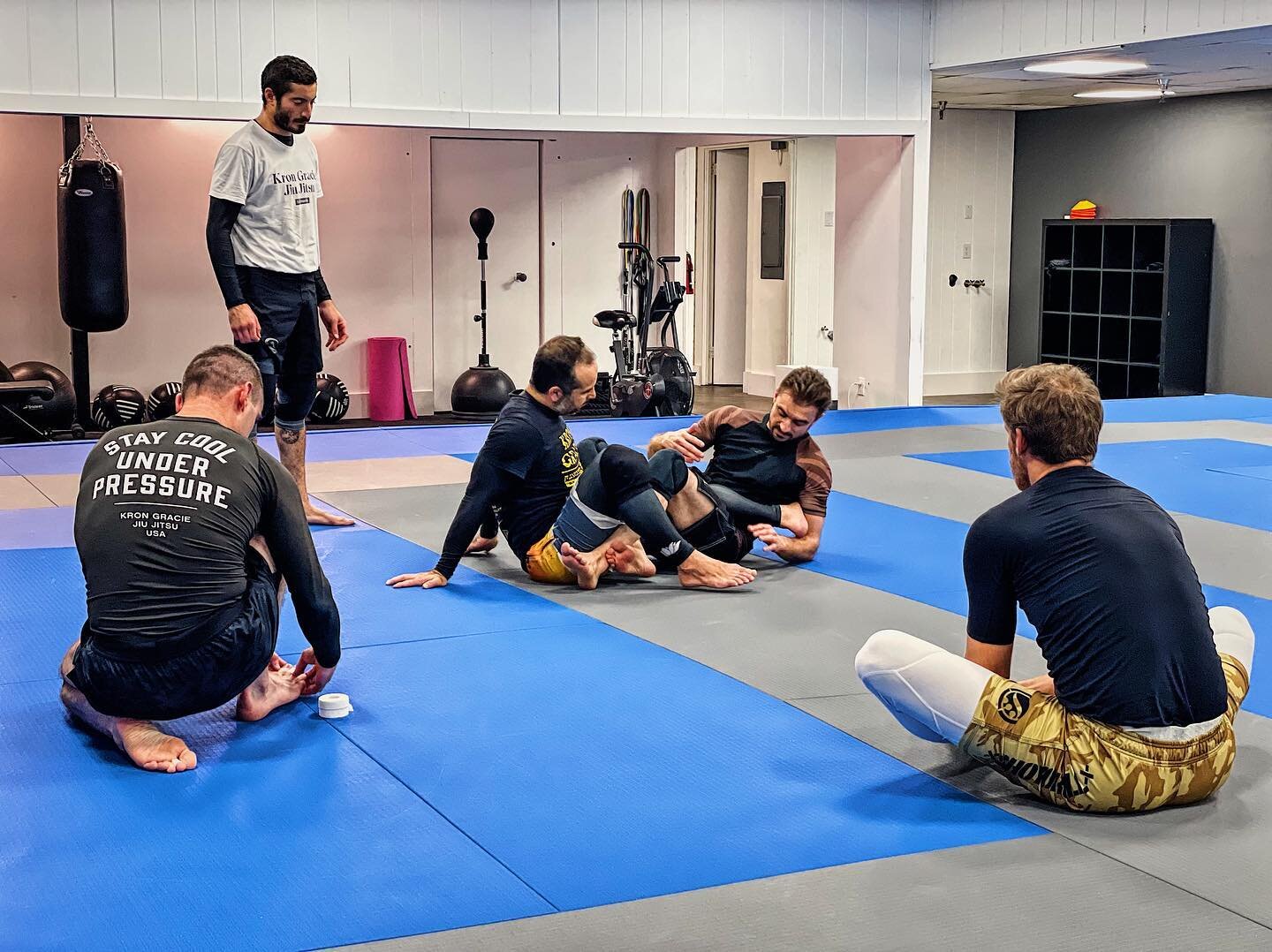 ANKLE LOCKS FOR THE WIN 🔥Noah helps us go over some great ankle lock techniques. 🤙🏽 Come train with us Wednesday&rsquo;s @ 7:00pm for No-Gi! 
.
.
📸: @jayyphoto