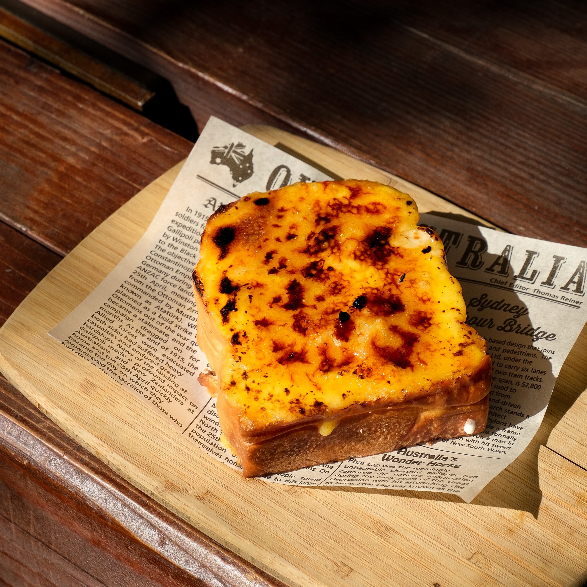 Brule&eacute; Lava Max Toast ✨
&mdash; signature shokupan topped homemade cheese sauce &amp; flame-torched sugar.

Have you tried them yet? 🐻🤎

Share this to your brunch date~