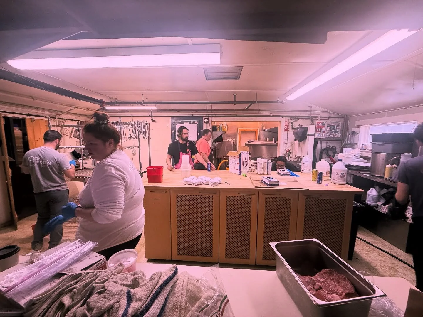 DEEP CLEANING DAY 🧽 Bleach, scrapers, buckets, lite beers + random sacks of cold cuts abound&hellip;. time for a winter reset!! We&rsquo;ll see you in a few weeks, MV😘