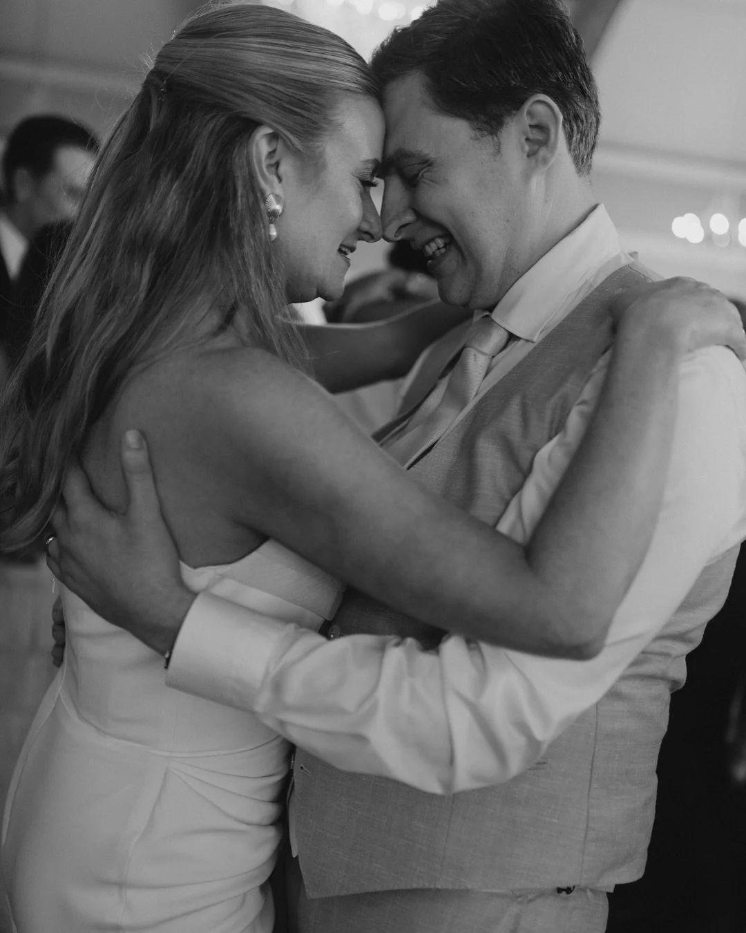 Sneak peeks of this gorgeous day at @oceanbleu_li 🤭

venue @oceanbleu_li 
planning @eventsbykate 
hair @honeyhairandco_ 
makeup @angelazavala.mua 
florals @rosesandrice 
dj @dleeventgroup 

.
.
.
Documentary Style Long Island Wedding Photography at 
