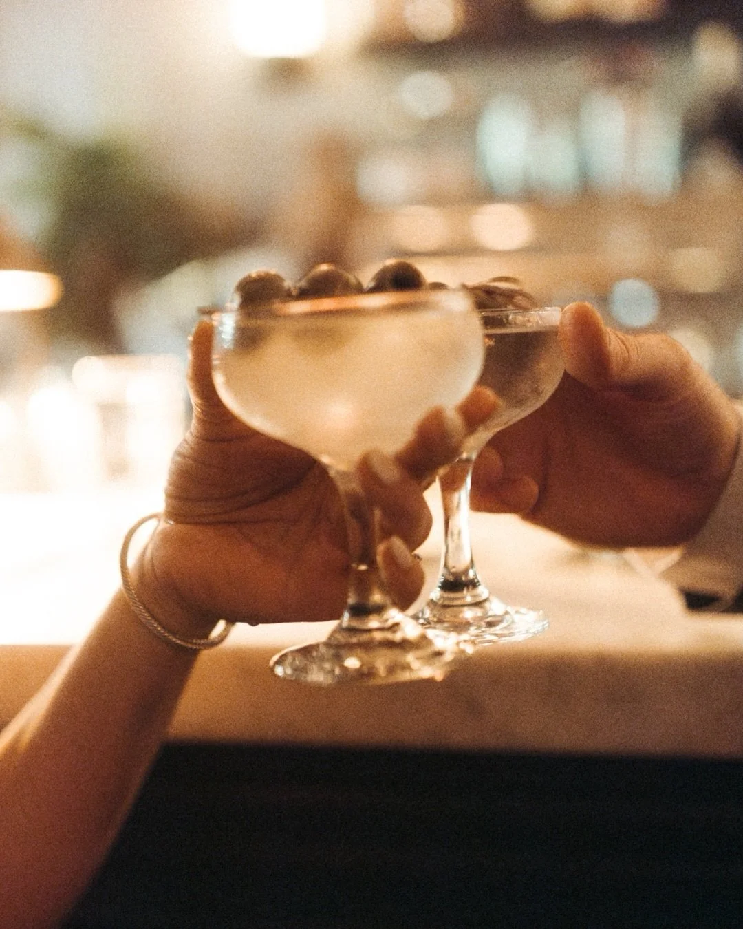 Cozy vibes only this winter. The cold weather season is the perfect time for trench coats and bar shoots to stay warm. ❄️🍸
.
.
🏷️ New York City documentary + editorial engagement shoot in Brooklyn. #nycengagementphotographer #nycelopementphotograph