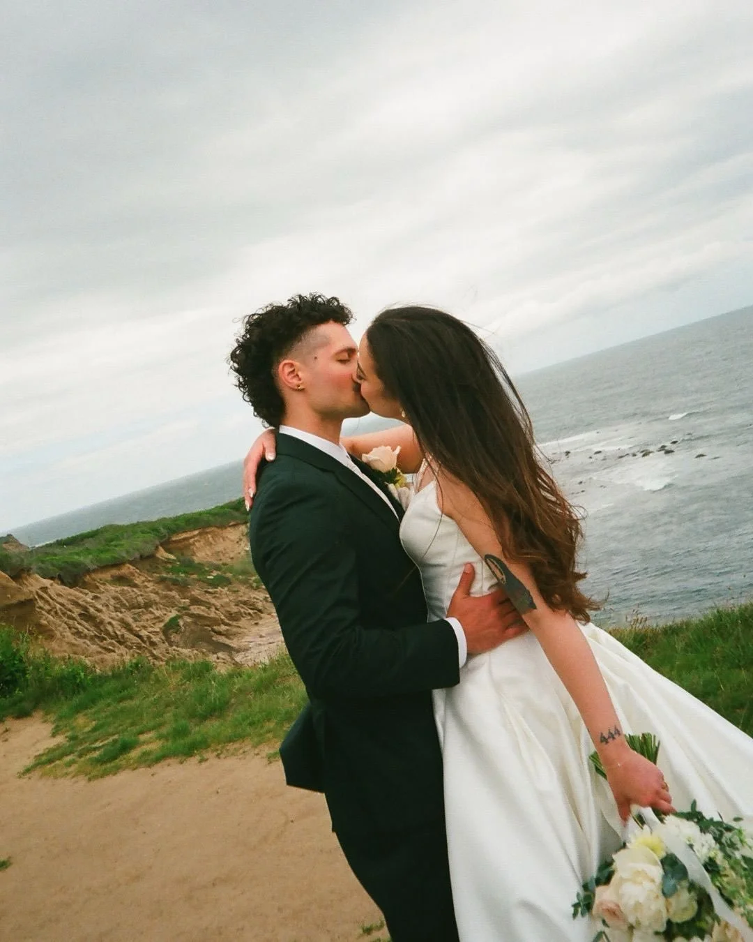 S+V&rsquo;s elopement on the perfect summer day in Montauk🤍🌞🌊
.
.
.
🏷️ Long Island Montauk documentary elopement and wedding photographer. #longislandelopementphotographer #montaukwedding #longislandweddingphotographer