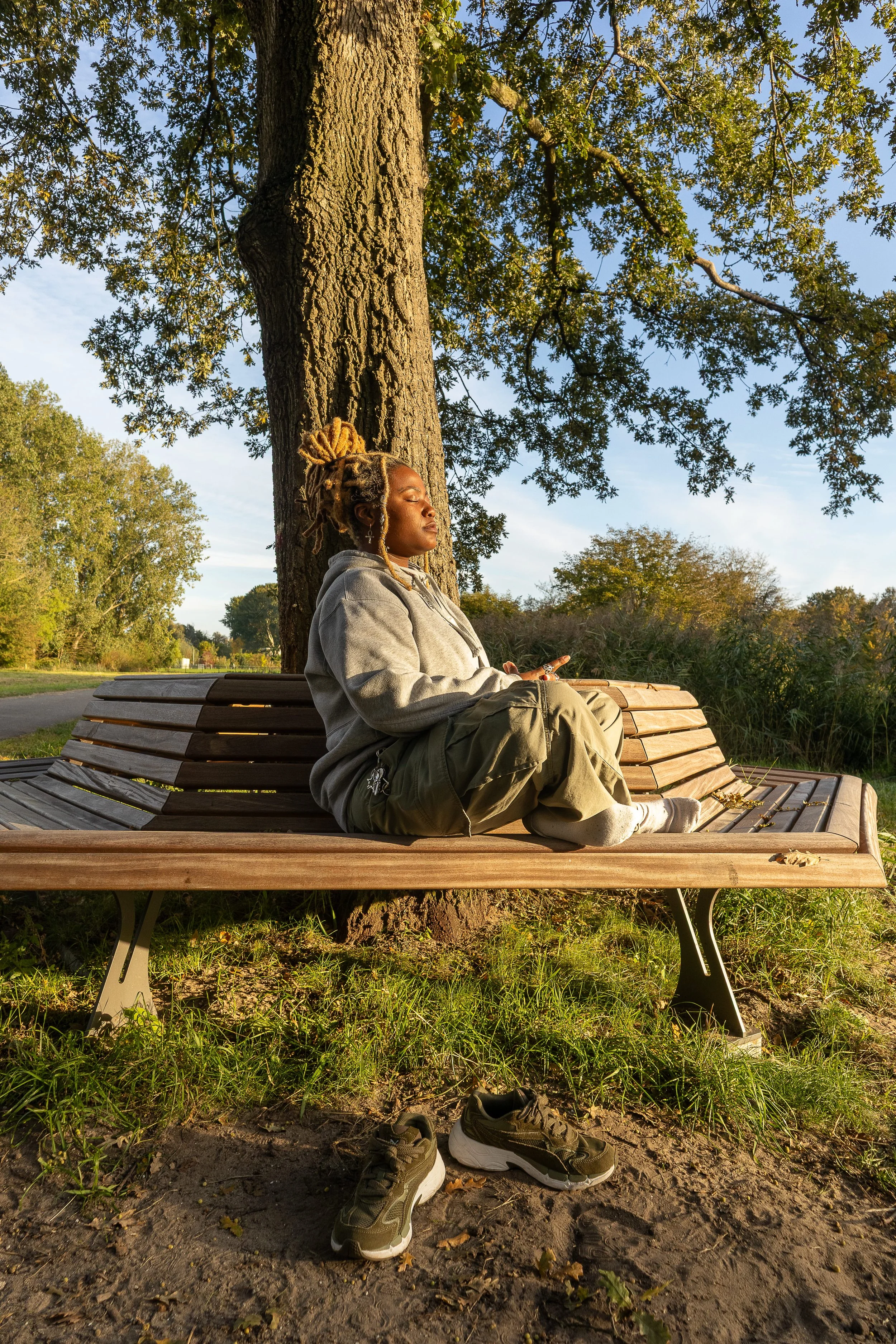Zulu Green meditating in Bijlmerweide