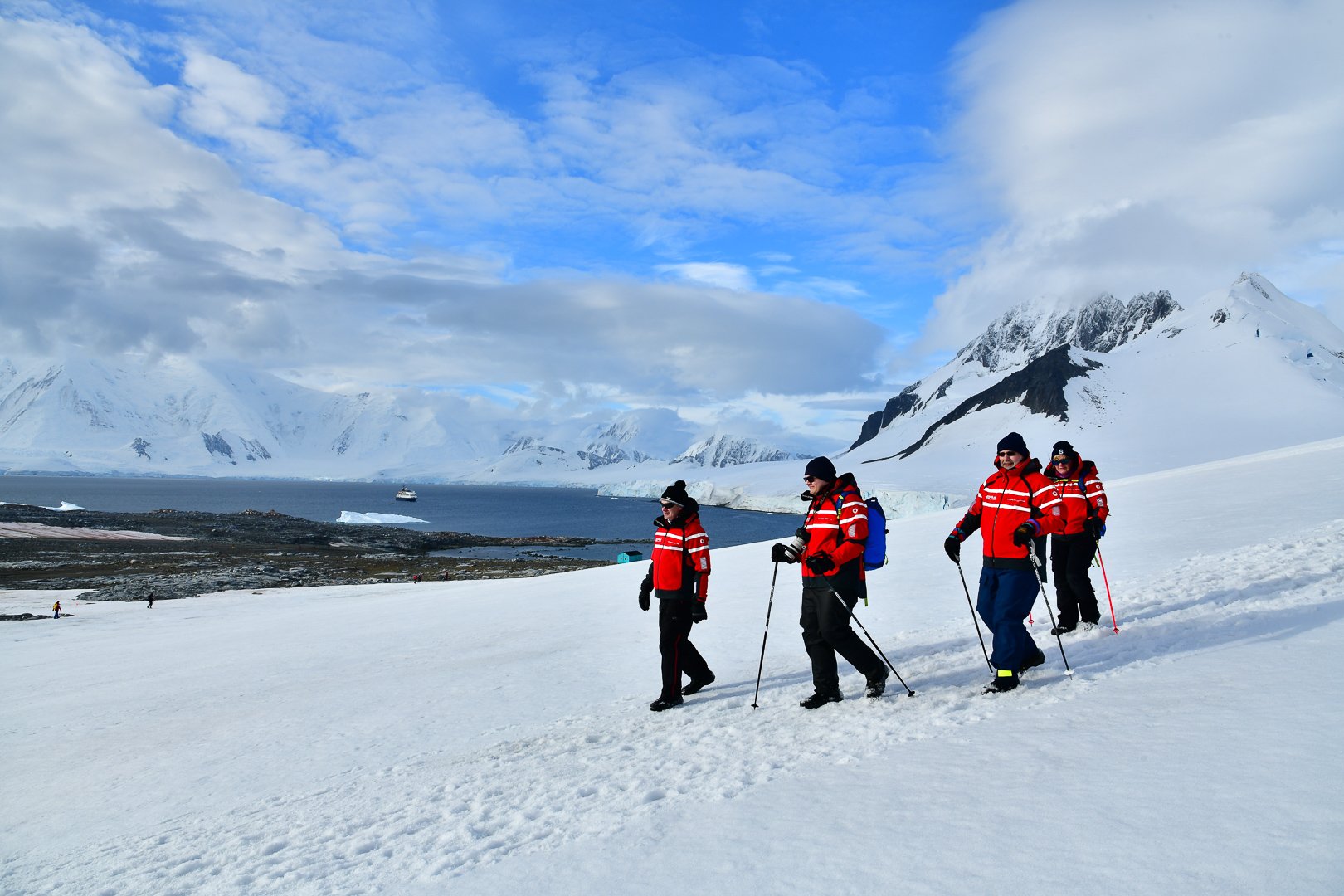 PL-Antarctic-Whale-Science-Safari-28-Feb-11-Mar-20-Philip-Stone-8911.jpeg