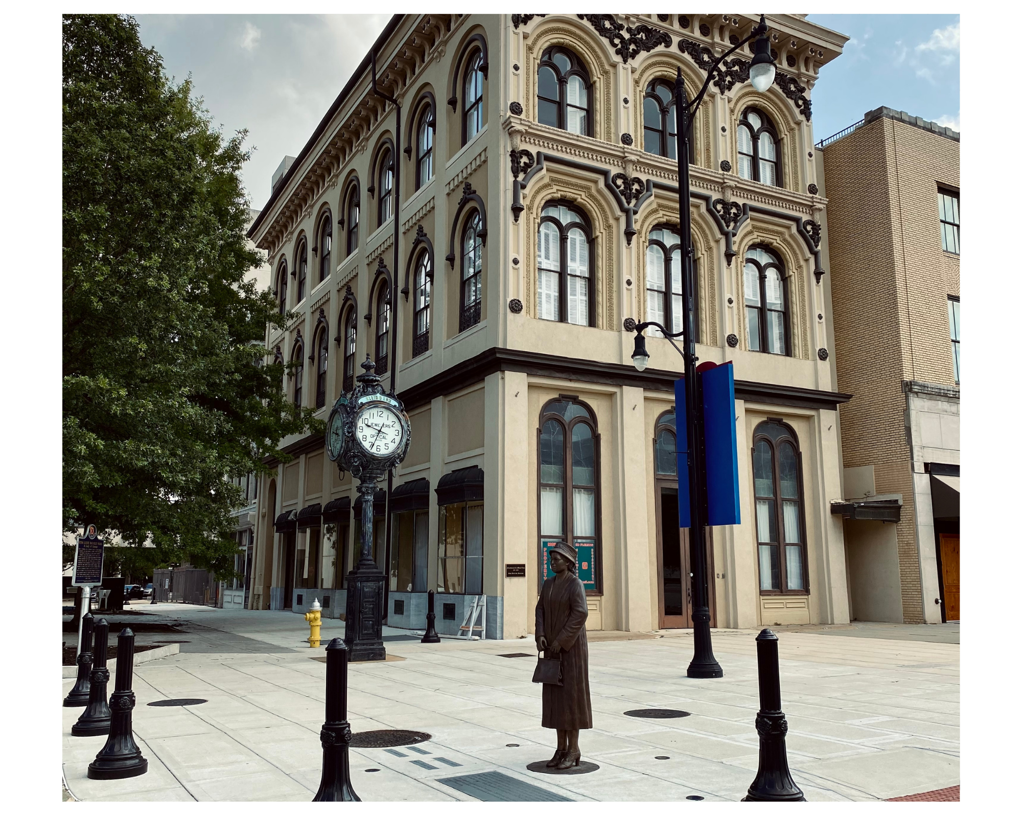 Court Square Downtown 
(Photo Credit: Geneva Watford)