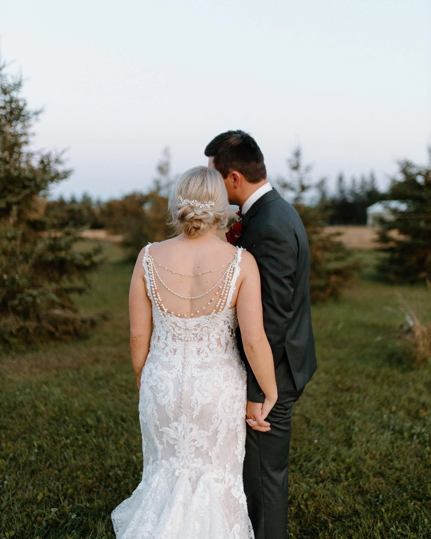 Shoutout to these two for planning such a beautiful day! And who doesn&rsquo;t love a little DIY dress details! 😍🤍🙌🏼Congratulations Taylor &amp; Marshall!