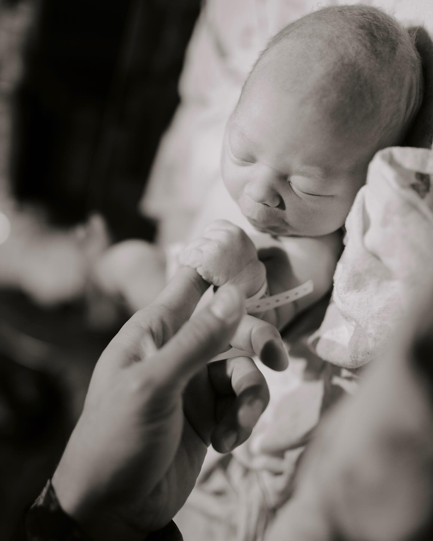 Had the incredible honor of capturing the birth of sweet little Asher 🤍 loved being their to cheer on his mama 😍