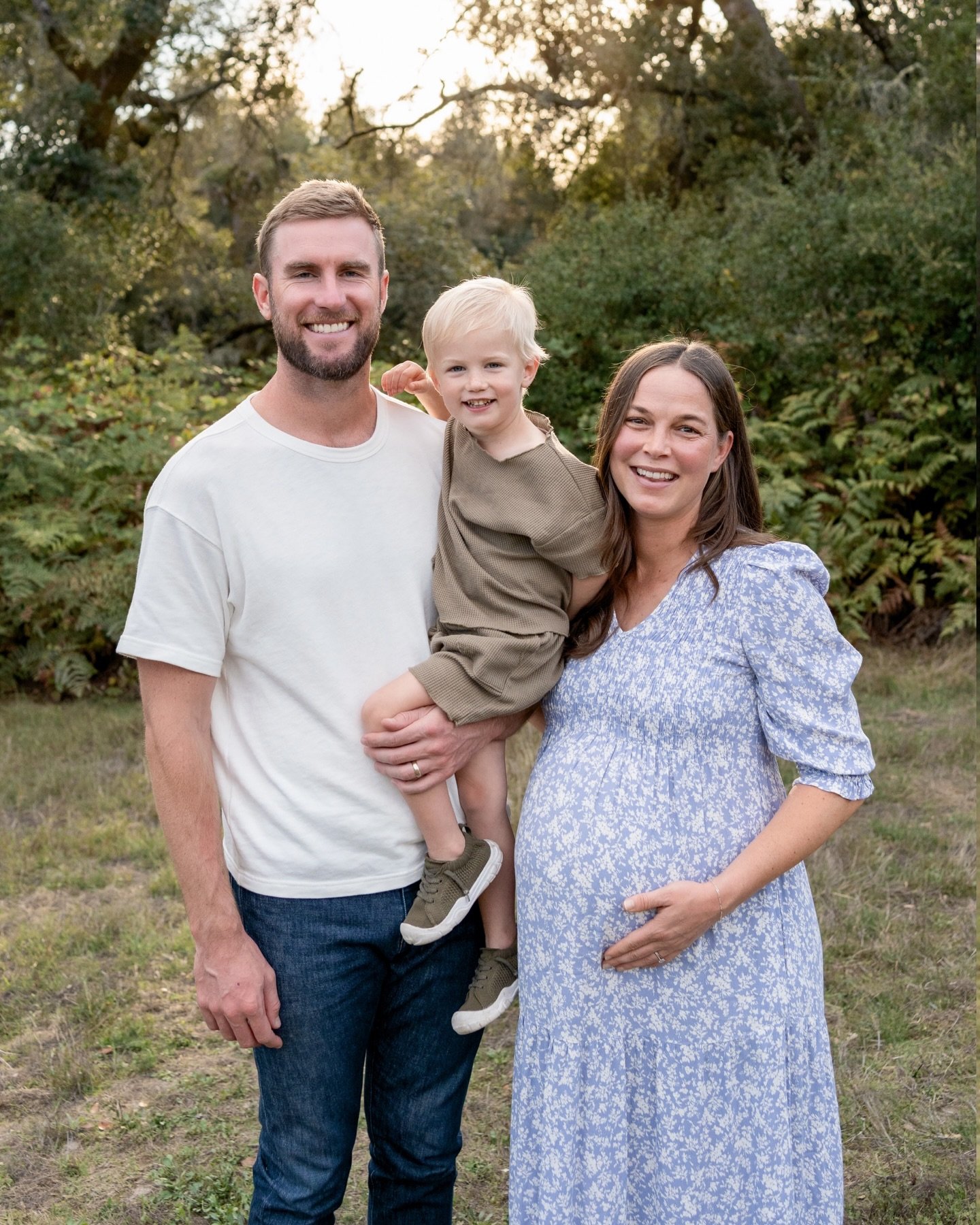 I have been seriously slacking on posting but I have so much fall goodness to share! Starting with this gorgeous family of three (now a family of four!!) 💛💛💛

#sonomacountyphotographer #marincountyphotographer #familyphotographer #sonomacounty