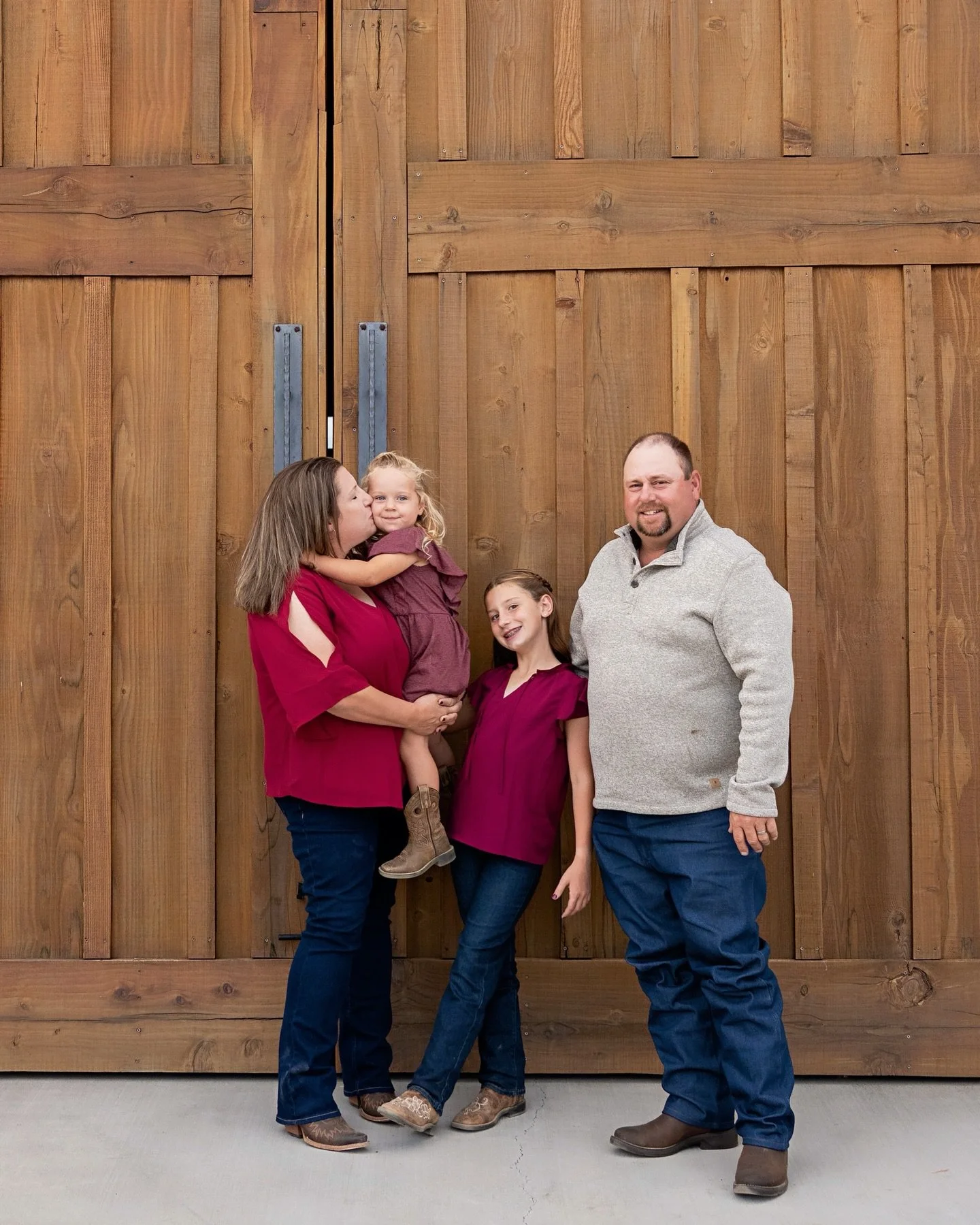 I truly can&rsquo;t explain how grateful I am for families who come back to me every year for photos 🥹❤️ 

#sonomacountyphotographer #marincountyphotographer #familyphotographer