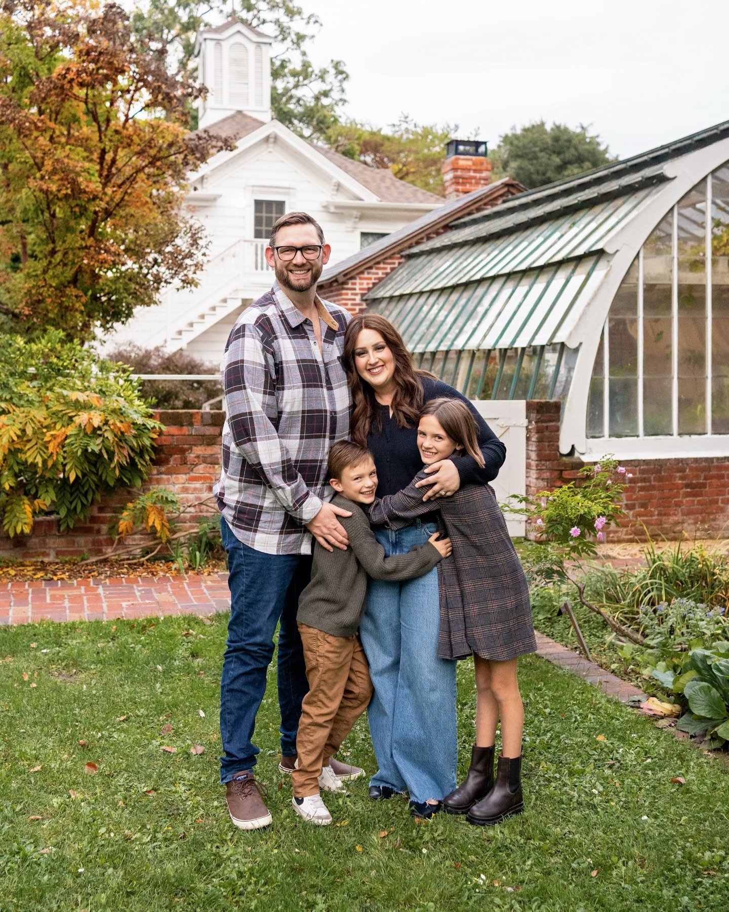 Cuties! @jessballardxo 

Now booking Spring 2026 photos! Send me a DM for more info or to reserve your session ❤️

#sonomacountyphotographer #marincountyphotographer #familyphotographer