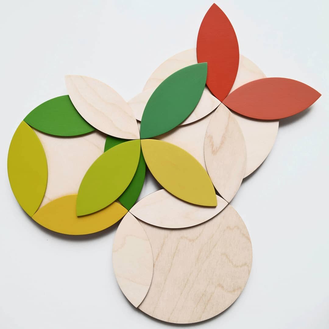 'Tulip Colour Fields' series (TCFS03). 2021.
Laser cut birch plywood, acrylic paint &amp; wood adhesive. 300 x 330 x 17mm. 

@artistsupportpledge
&pound;200. Please visit website or DM. 

Since visiting the tulip growing regions of Holland during 201