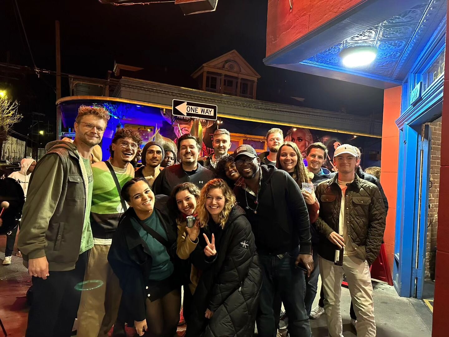 Frenchmen Street with the gang 🎸🎷🍻 Who is coming to celebrate the holidays with us?  #party #hostel #neworleans #hostelsaremorefun #budget #travel #remotework #worldpackers #hostelworld