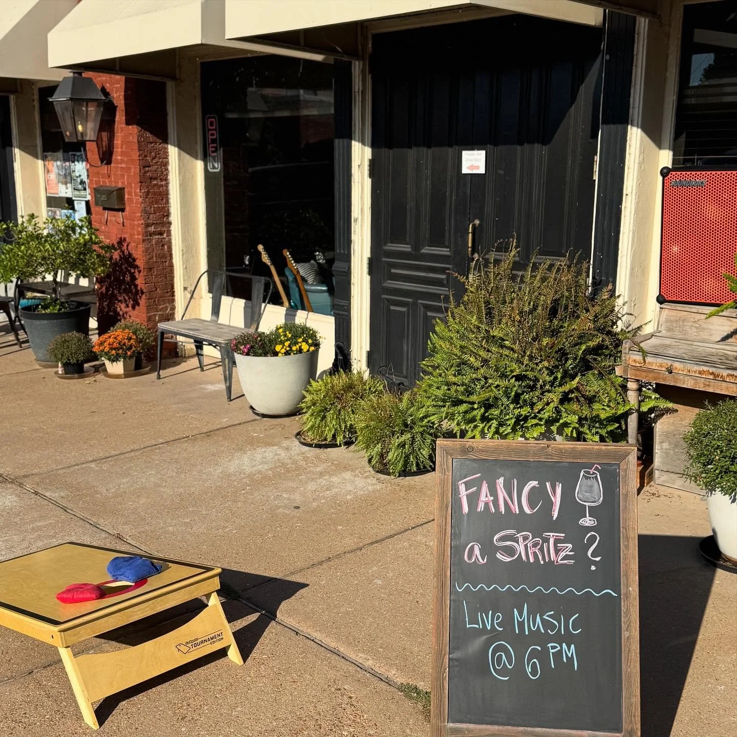 It&rsquo;s Beer O&rsquo; Clock #visitclarksdale #hostelsaremorefun #worldpackers #hostelworld