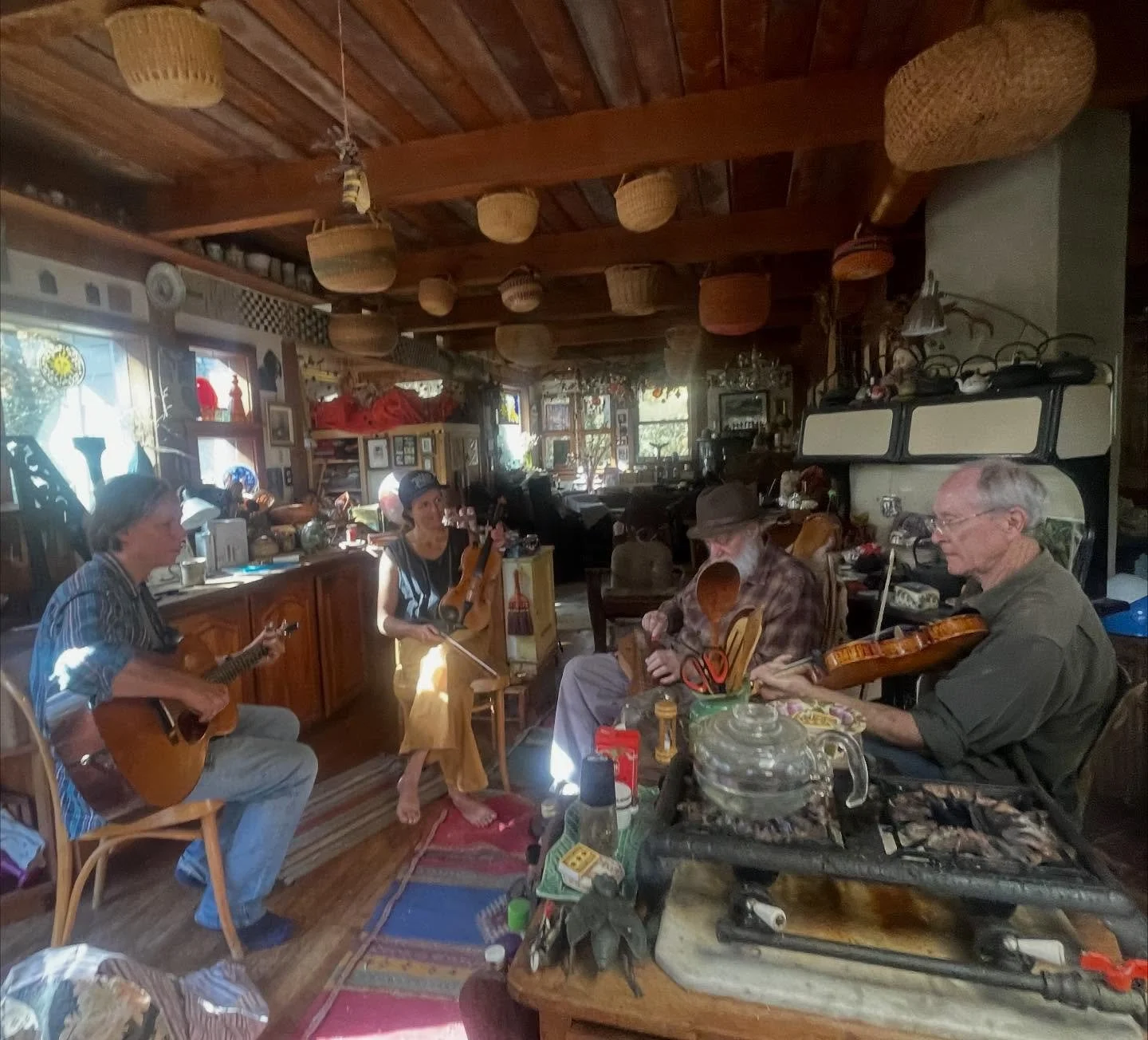 I was so lucky to get to visit Bruce Greene in North Carolina on this tour with Larry!  Their friend Don Pedi, a great dulcimer player, came over for tunes too. 

I love Bruce&rsquo;s fiddling and they were all very nice folks.  We stayed at their co