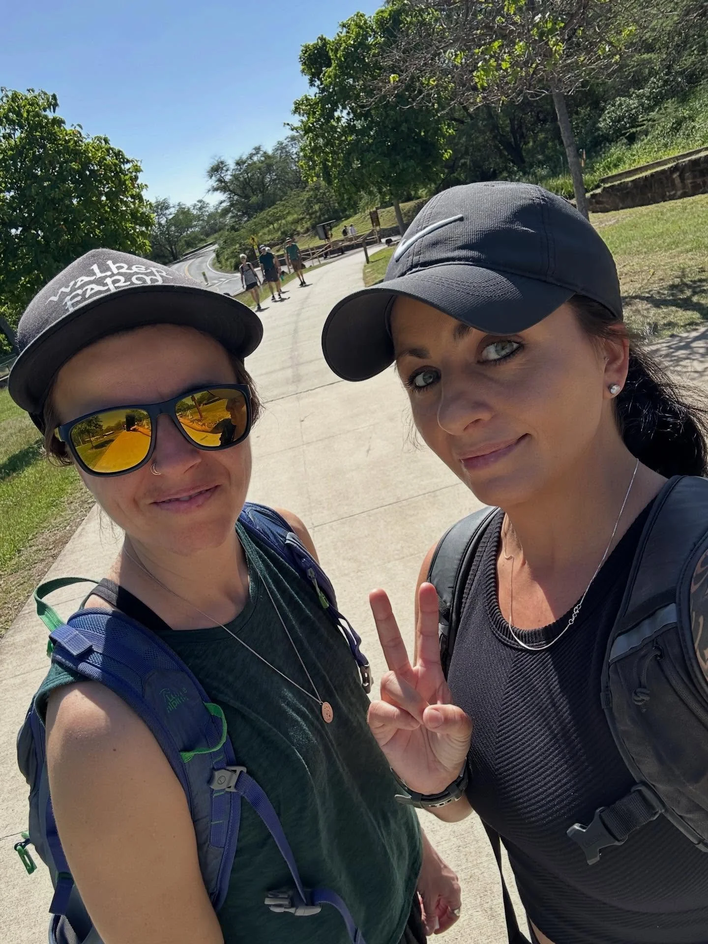 Happy aloha Friday! 🤙

I&rsquo;m in Hawaii visiting my sister @lilraeraeofsunshine in Honolulu.  Seeing all sorts of tropical plants, already got sunburned, taking public transit around everywhere. 

Pics:
1) Hiking up Diamond Head (popular trail)
2