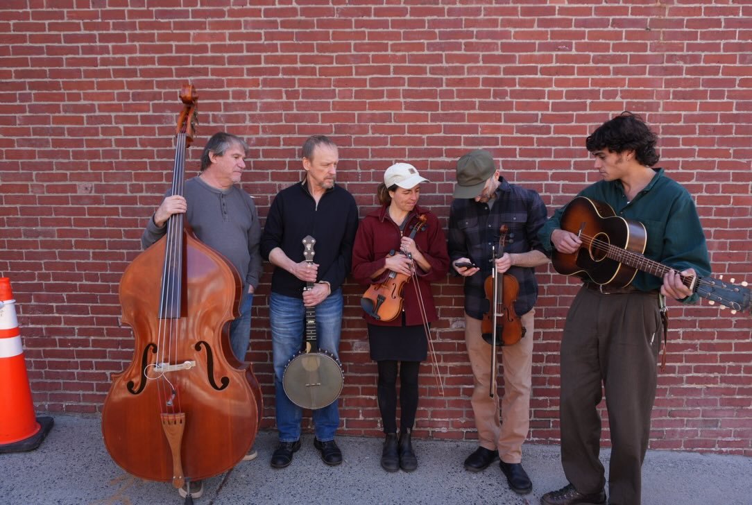 Unc!

Thunder Dog had such a great time playing the @somerville_square_dance last week with @willmentor1 calling!

We convened in Boston from Montreal, New York and Vermont for a couple days.  Played a rippin fast square dance, did a bunch of recordi