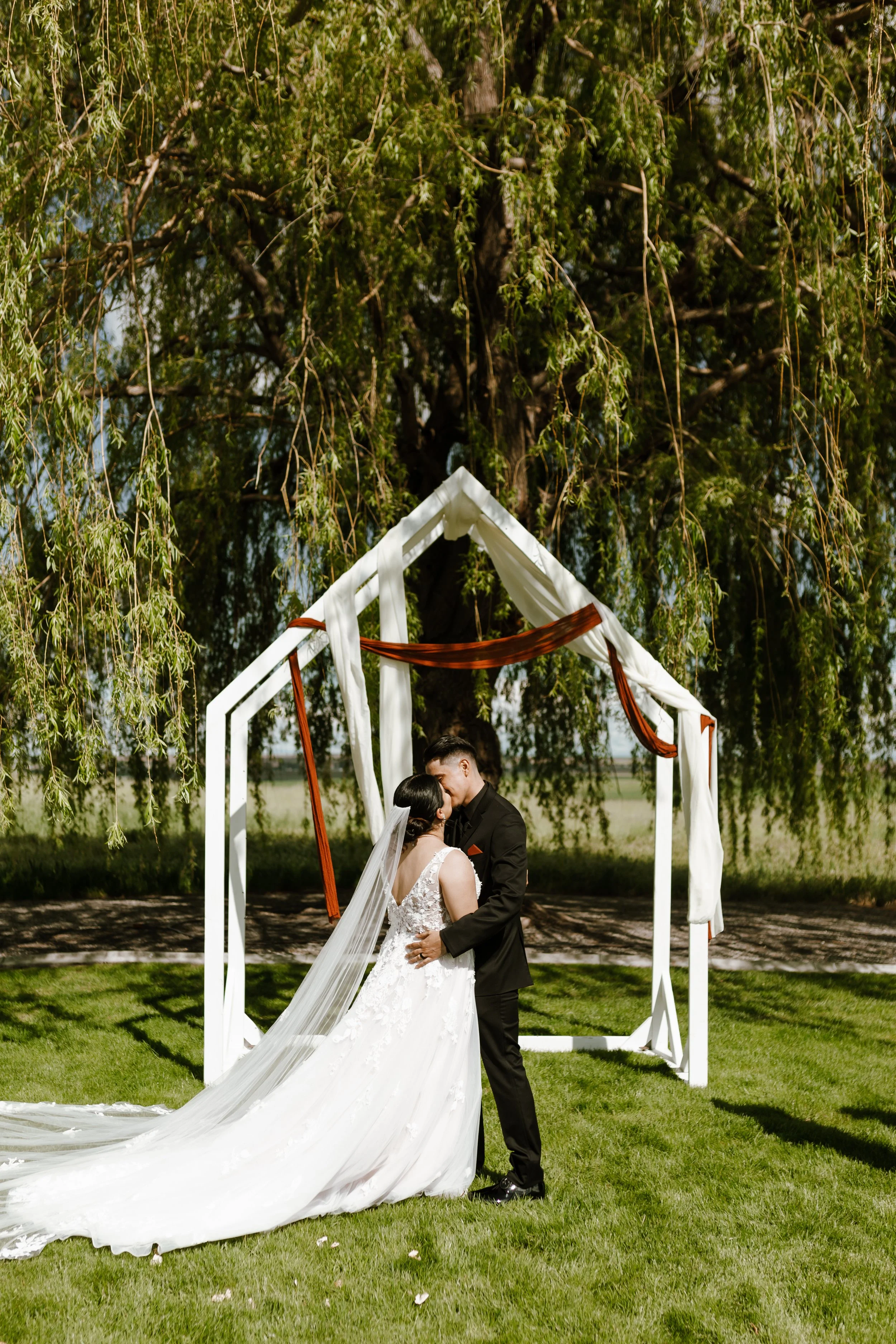 Hailey Nicole Creative | North Texas Western + Wedding Photographer | Rustic Boho Wedding in Tri-Cities, WA at Willow Inspired