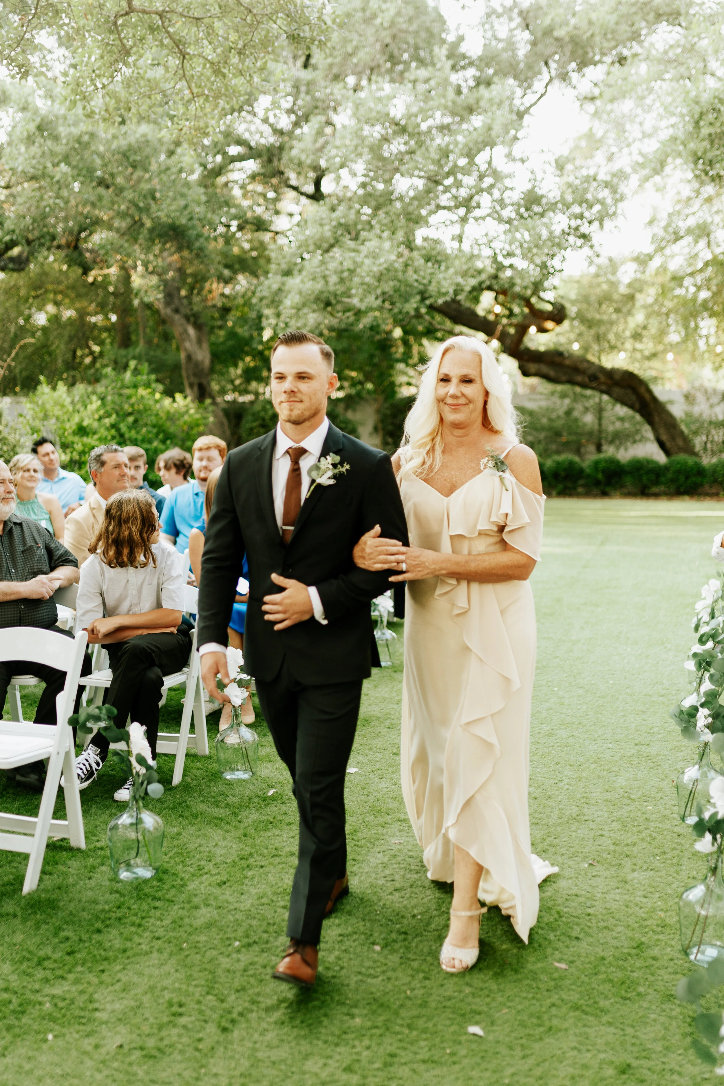 Hailey Nicole Creative modern, minimal, and romantic summer wedding at the Gardens at West Green in San Antonio, Texas
