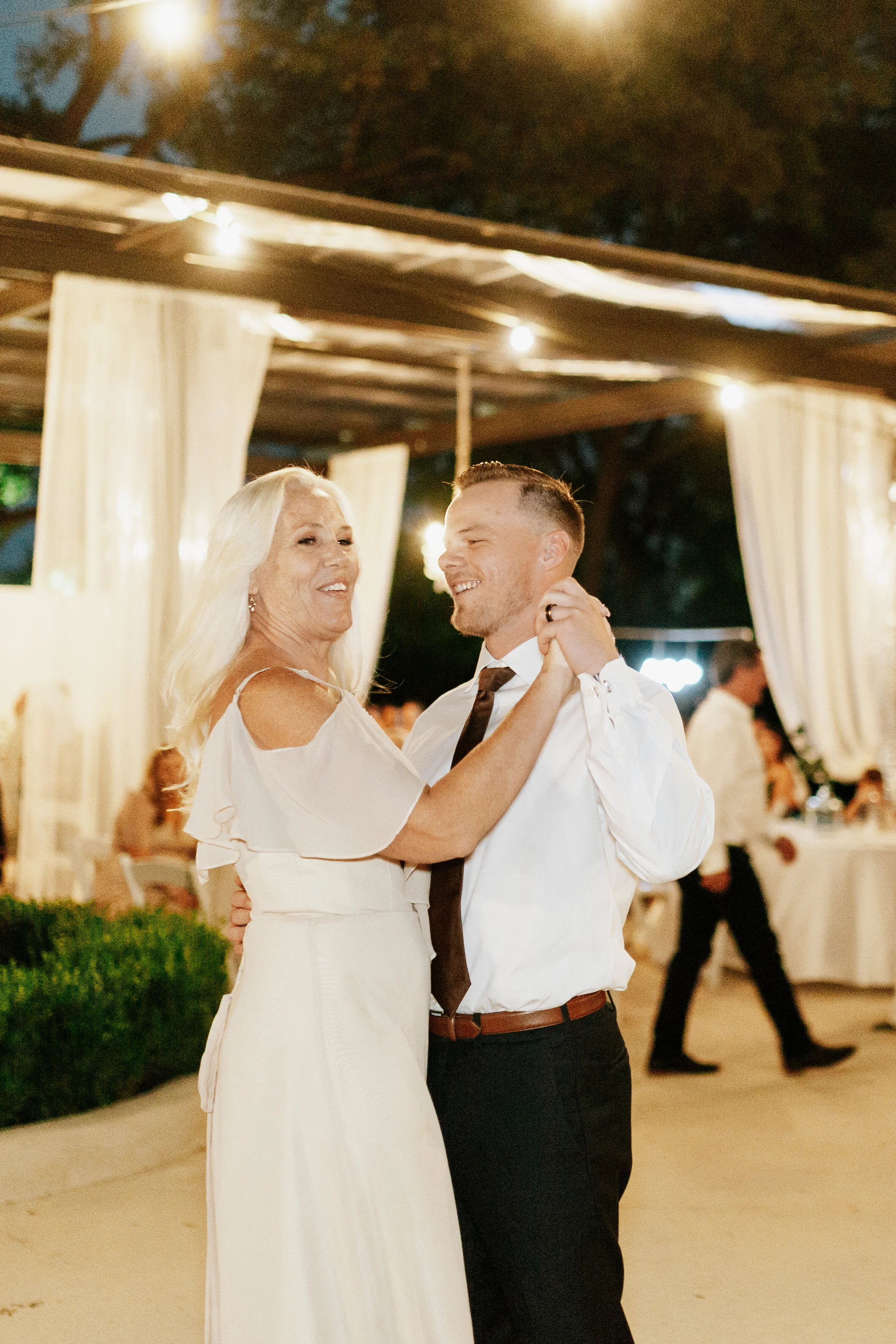 Hailey Nicole Creative modern, minimal, and romantic summer wedding at the Gardens at West Green in San Antonio, Texas