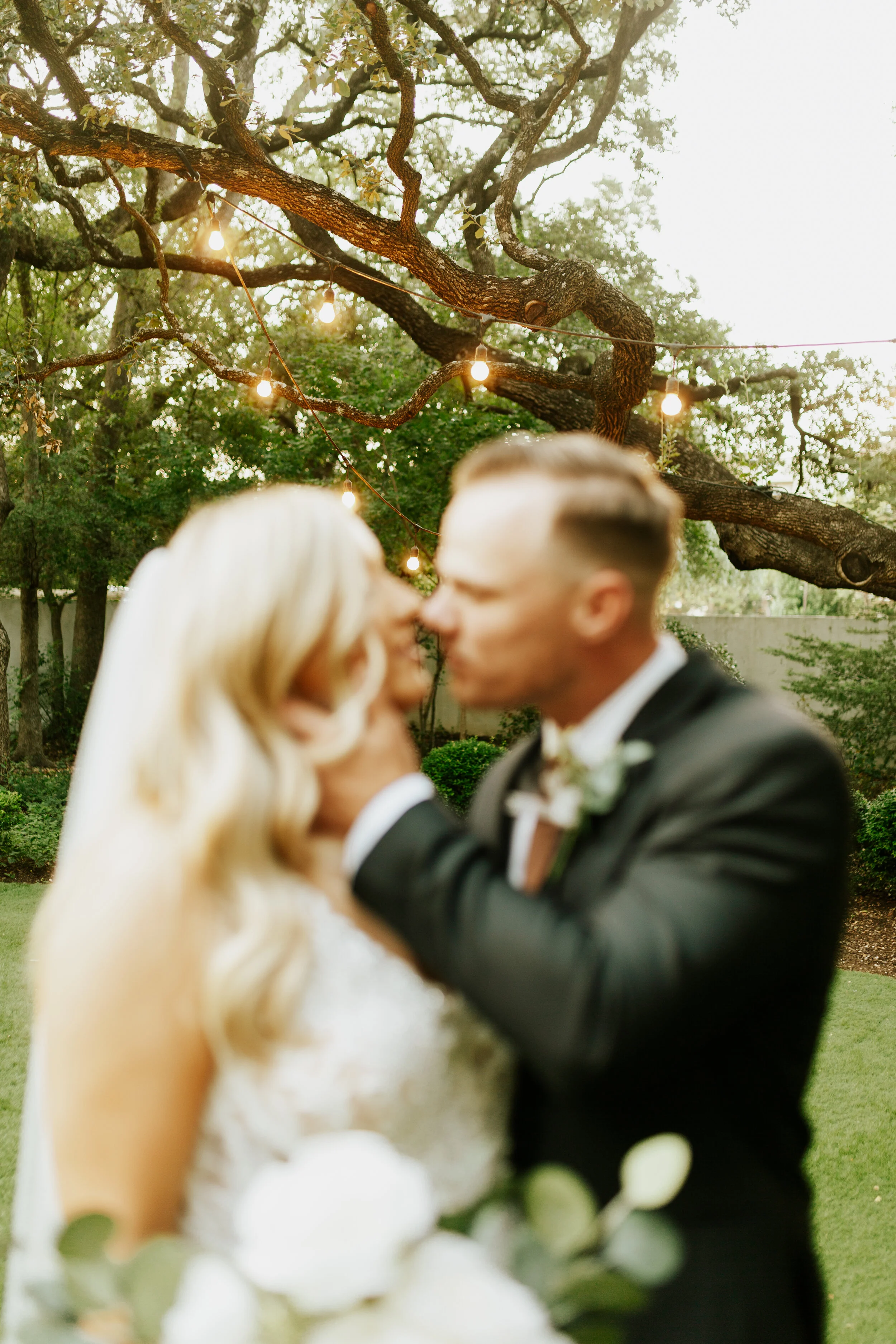 Hailey Nicole Creative modern, minimal, and romantic summer wedding at the Gardens at West Green in San Antonio, Texas