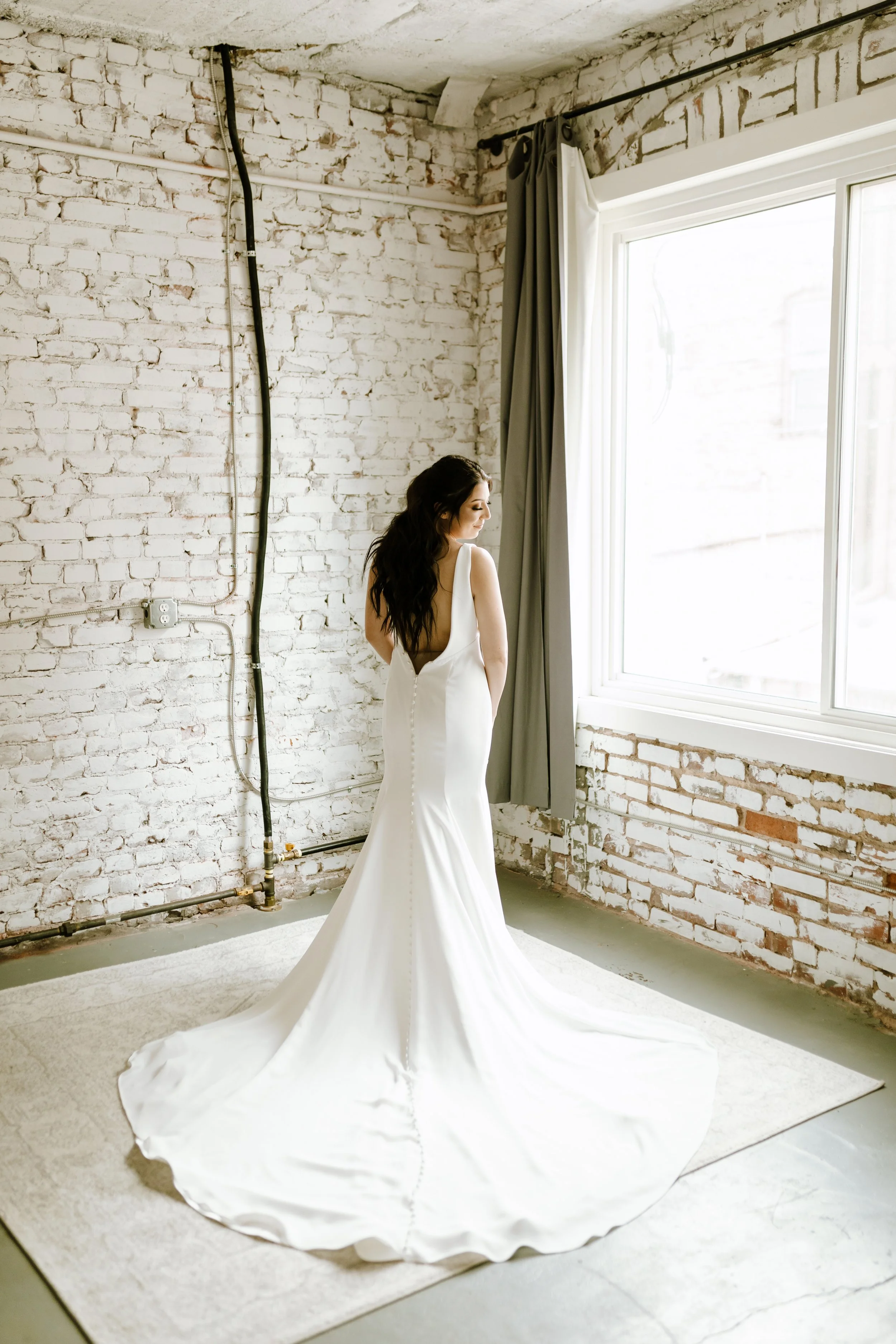 Hailey Nicole Creative | Minimal and Industrial Wedding photography at the Eagle Historic Warehouse in Hilsboro, Texas | DFW Wedding and Engagement Photographer