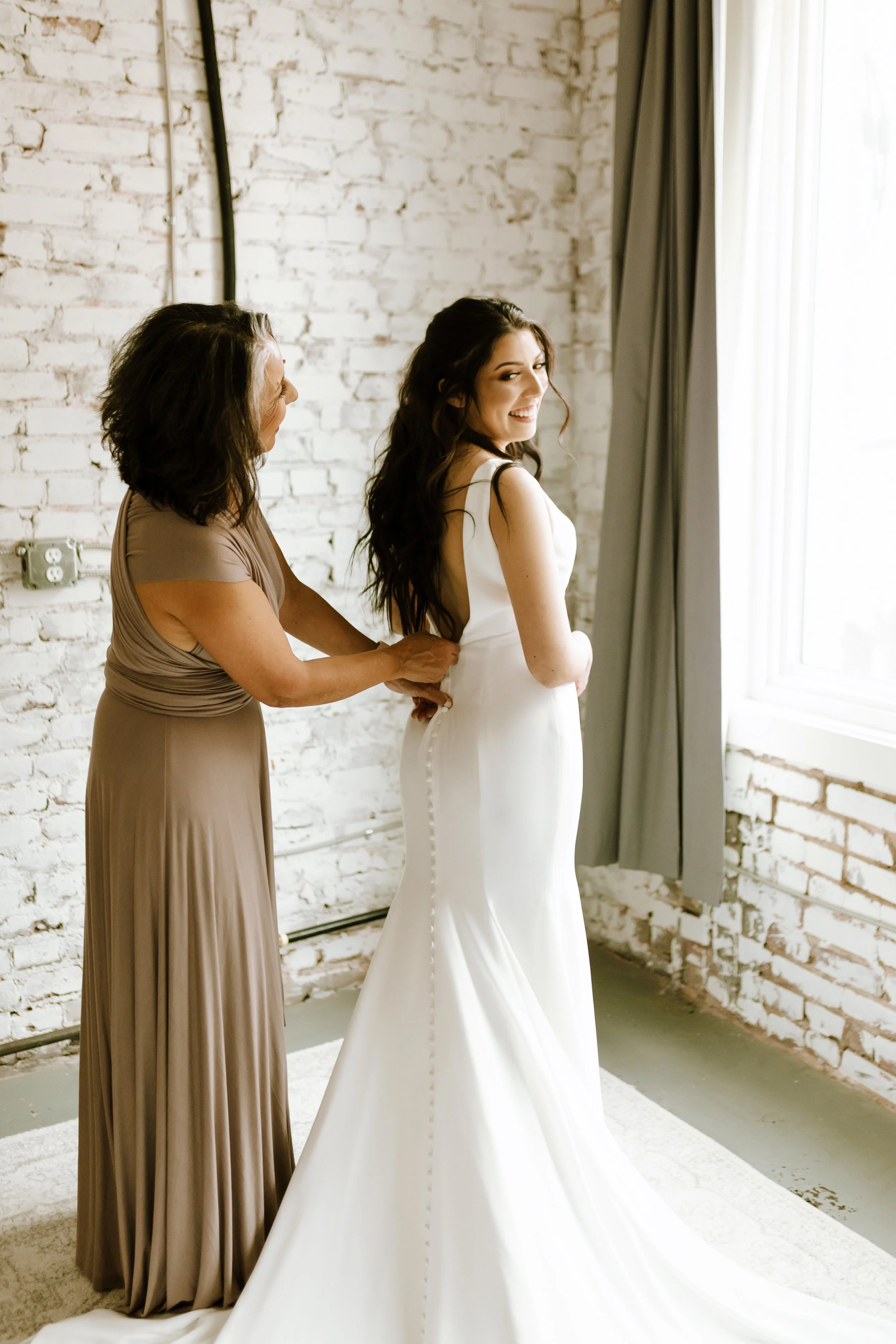 Hailey Nicole Creative | Minimal and Industrial Wedding photography at the Eagle Historic Warehouse in Hilsboro, Texas | DFW Wedding and Engagement Photographer