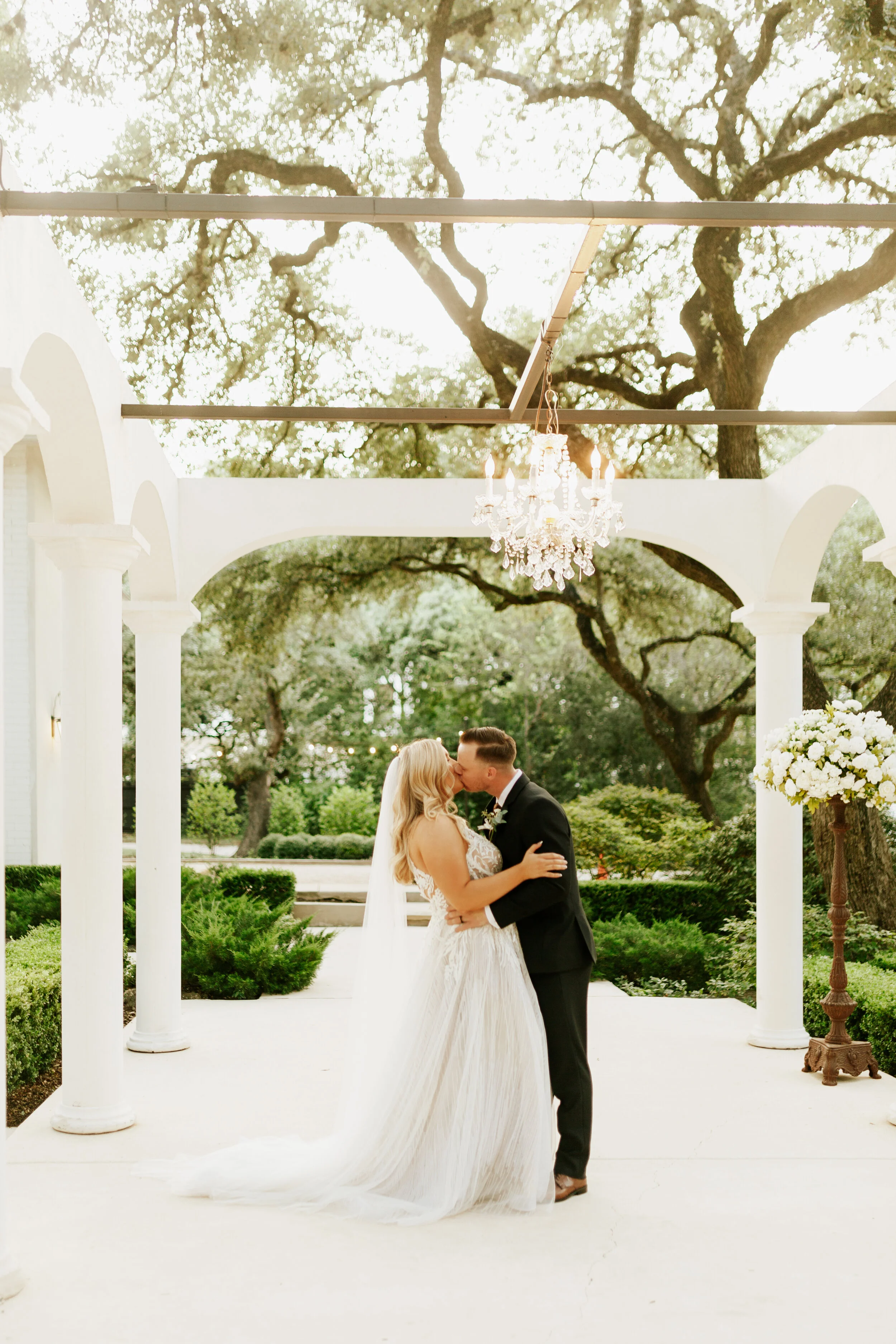 Hailey Nicole Creative modern, minimal, and romantic summer wedding at the Gardens at West Green in San Antonio, Texas