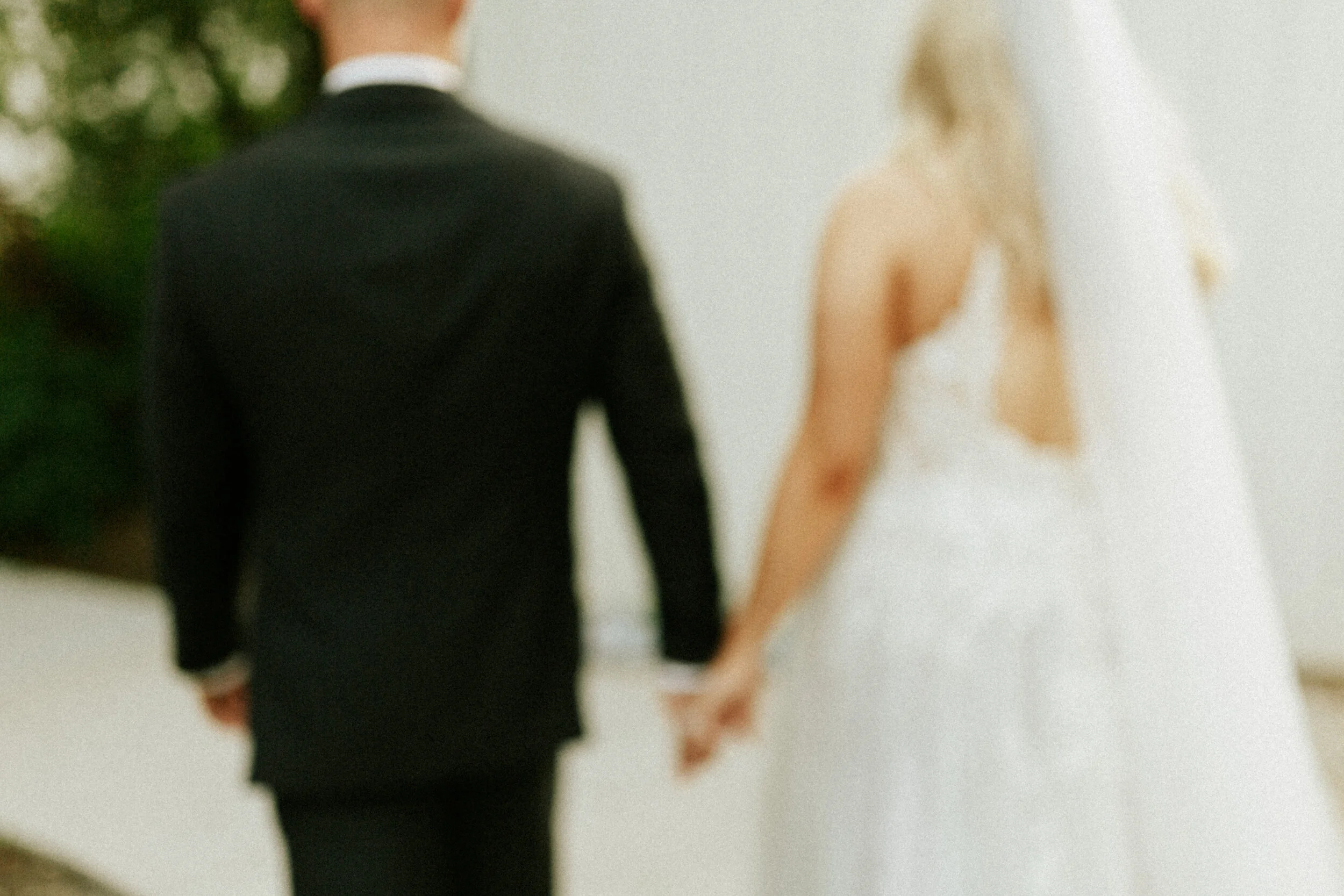 Hailey Nicole Creative modern, minimal, and romantic summer wedding at the Gardens at West Green in San Antonio, Texas