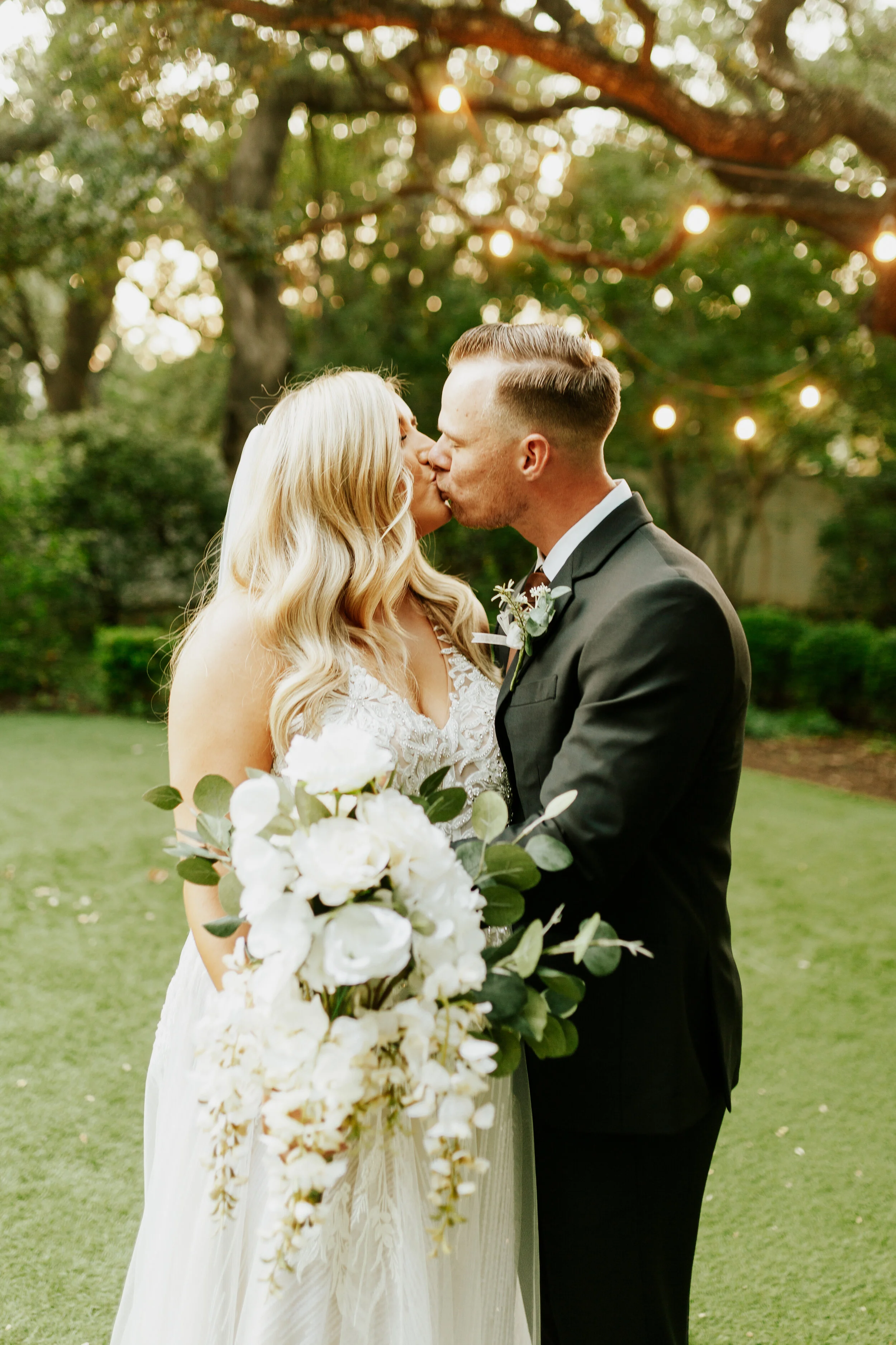 Hailey Nicole Creative modern, minimal, and romantic summer wedding at the Gardens at West Green in San Antonio, Texas