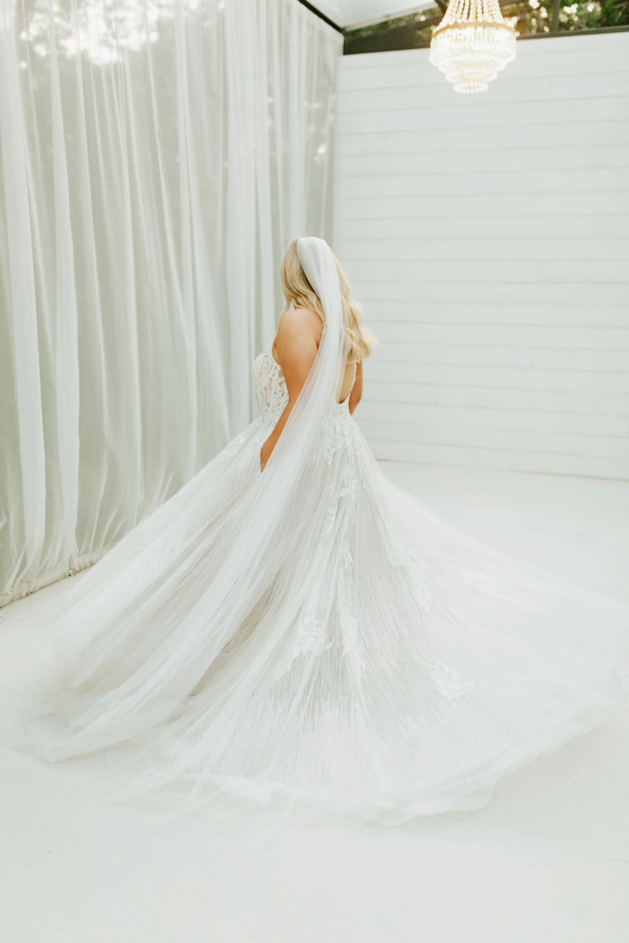 Hailey Nicole Creative modern, minimal, and romantic summer wedding at the Gardens at West Green in San Antonio, Texas