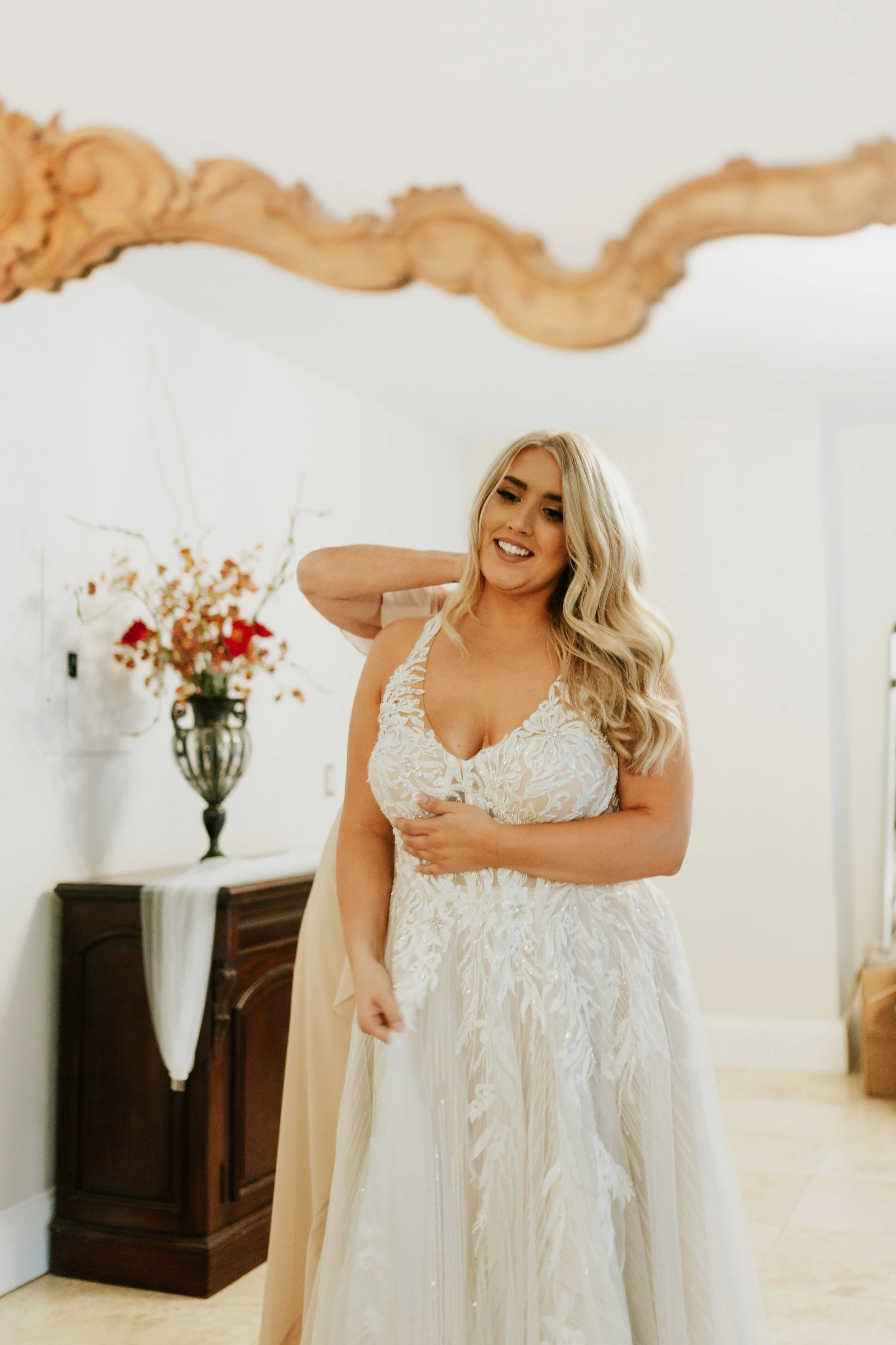 Hailey Nicole Creative modern, minimal, and romantic summer wedding at the Gardens at West Green in San Antonio, Texas