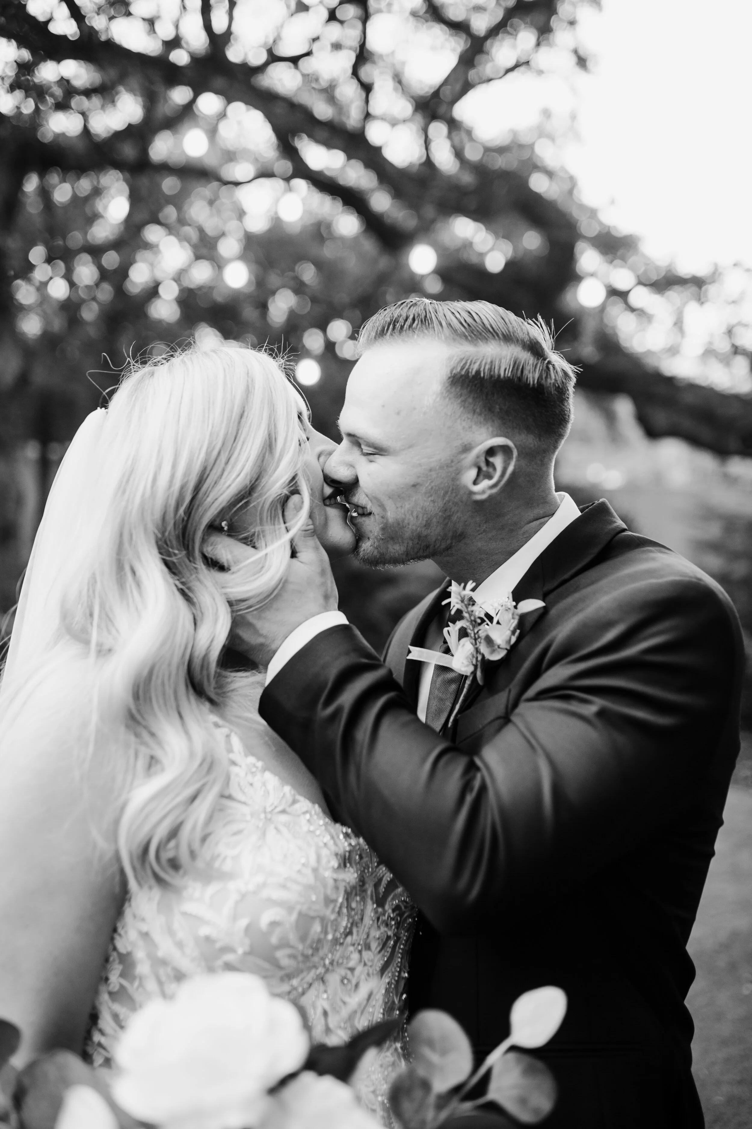 Hailey Nicole Creative modern, minimal, and romantic summer wedding at the Gardens at West Green in San Antonio, Texas