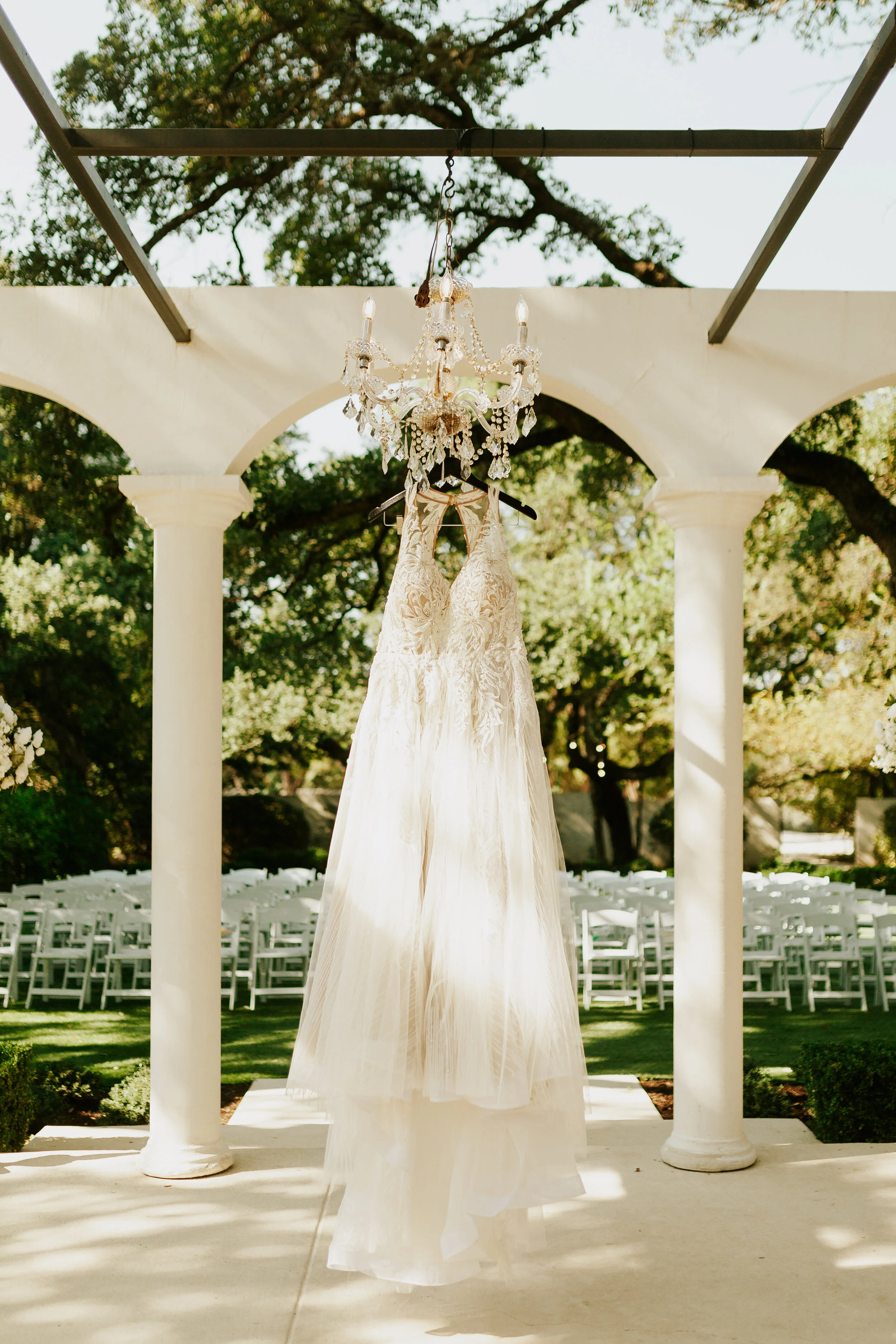 Hailey Nicole Creative modern, minimal, and romantic summer wedding at the Gardens at West Green in San Antonio, Texas