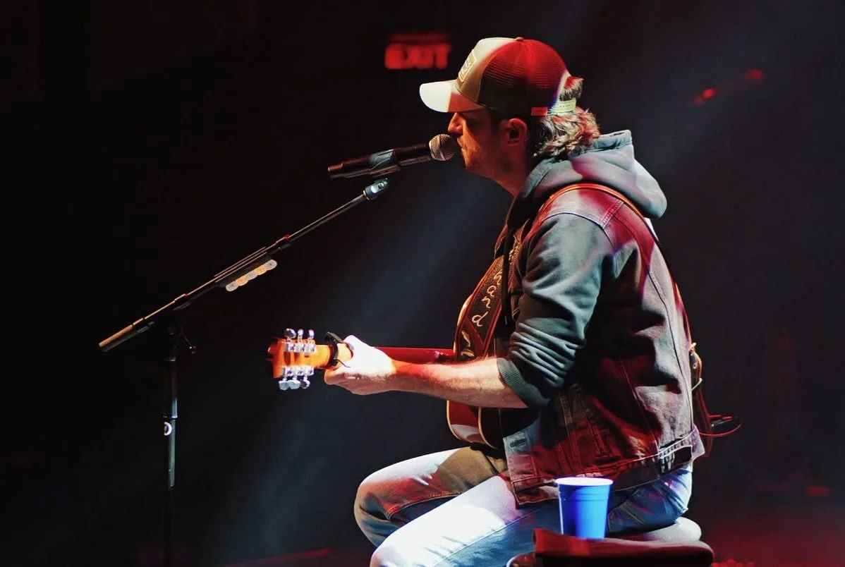 Night ✌️out with @aaronjgoodvin - What a show! Huge thanks for having me out Lloydminster &amp; @vicjubatheatre - I loved every minute of it!

📸 @jcabanaw