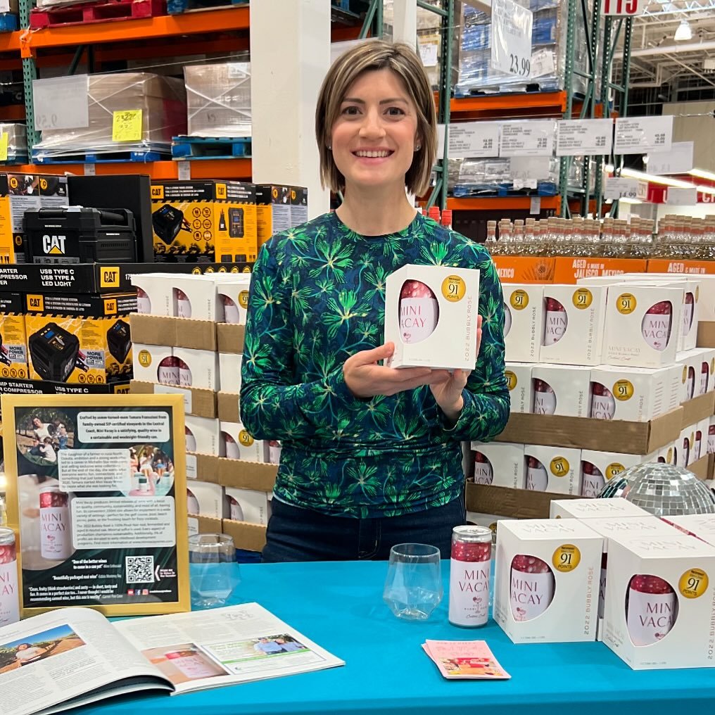 Hellllo, from a bit of a pause here on Instagram! I&rsquo;m SO excited to be visiting a couple local Costcos that are carrying Mini Vacay Bubbly Ros&eacute; this weekend - come find it (and maybe me!) in the wine and liquor areas in Seaside and Santa