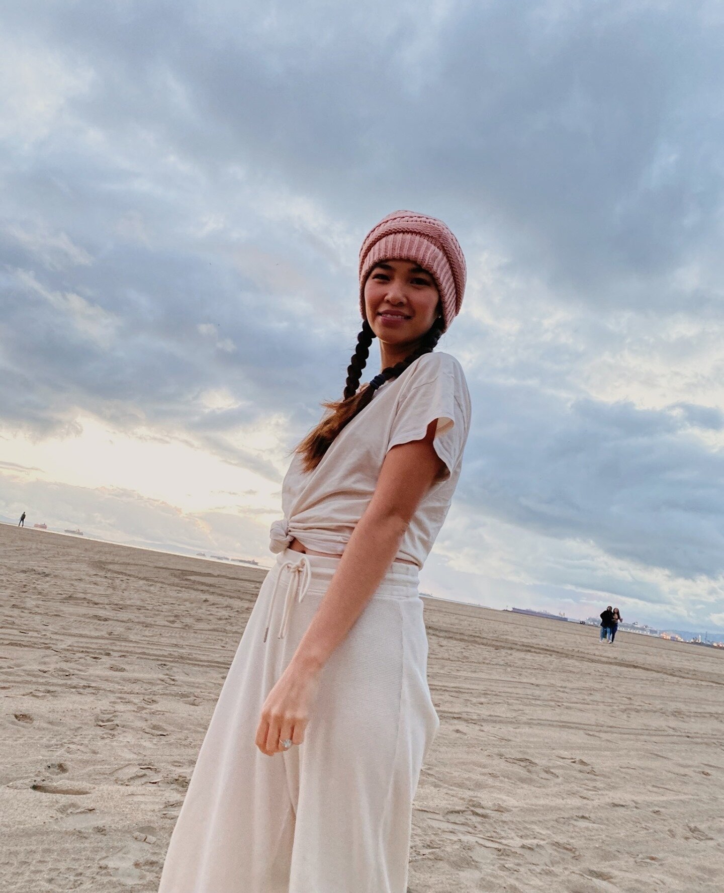 ⭐ Fear of falling behind is real! The perspective of someone about to reach 30 ⭐⁠
⁠
👩🏽&zwj;💼 In my work life...⁠
⁠
☁️ I've felt this when I so badly wanted to take time off but was nervous that the projects I was leading at work will be reassigned