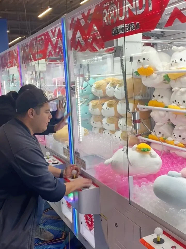 Dinner: 🍗🍗🍗 At the rooftop of parking structure 4 and we&rsquo;ll head out to ROUND1 after!! 🕹️👾 
If you&rsquo;re joining or just have questions, DM us! 😁