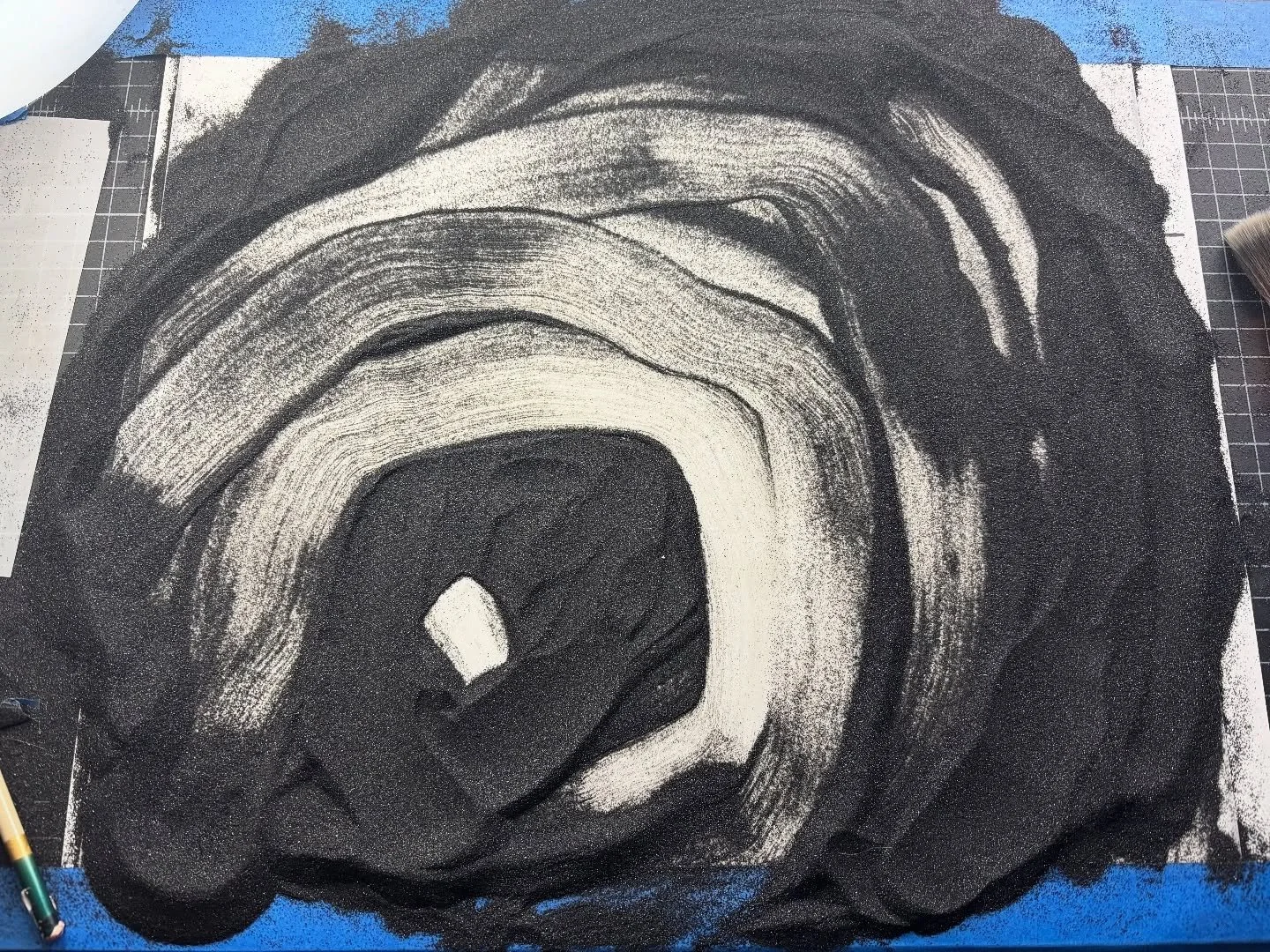 black sand love 🖤 #blackandwhite #process #sand #stopmotion #booleep #eyehead #pushingsand