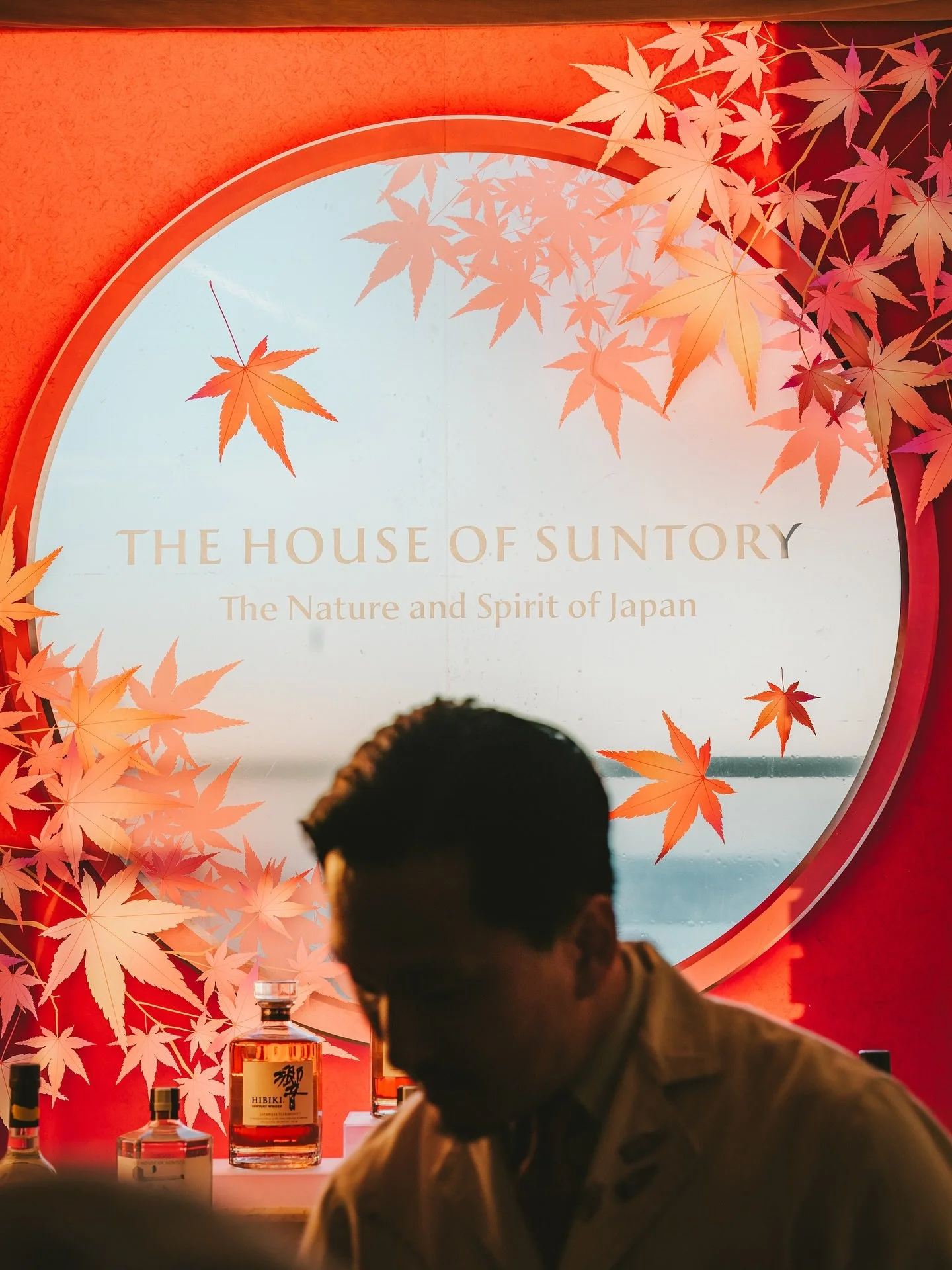 Welcoming @mr_bellwood of @the_bellwood (one of my favorite bars in Tokyo) to @overstory for a one-night guest shift. Loved capturing the moments and drinks over an exquisite sunset. 😻 Thanks for having me, @shoota.ss0112 @suntoryglobalspirits 🙏🏼 